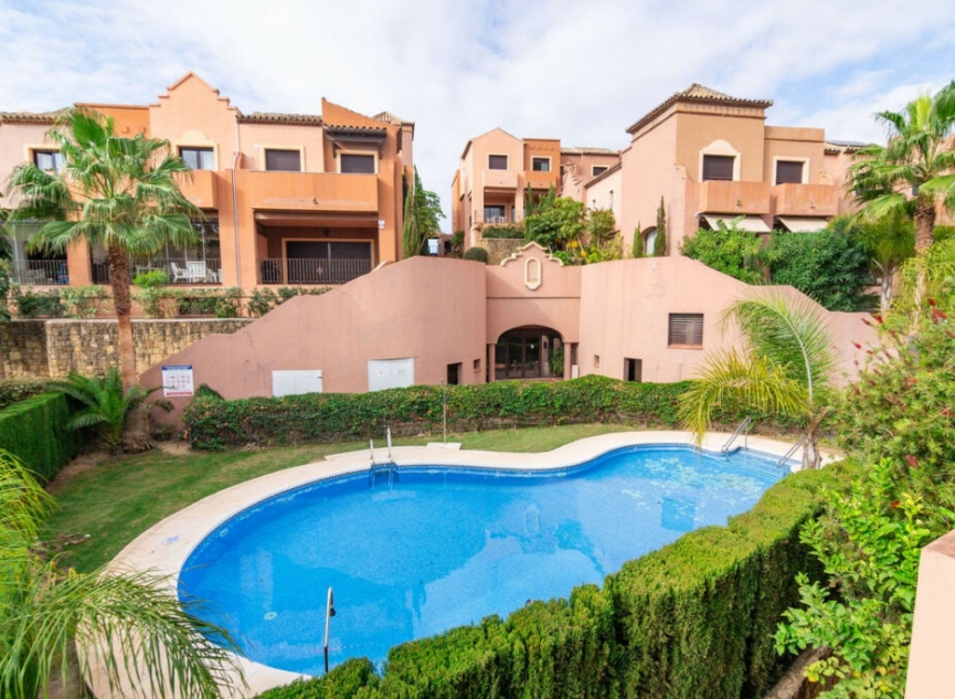 Resale - House -
Estepona