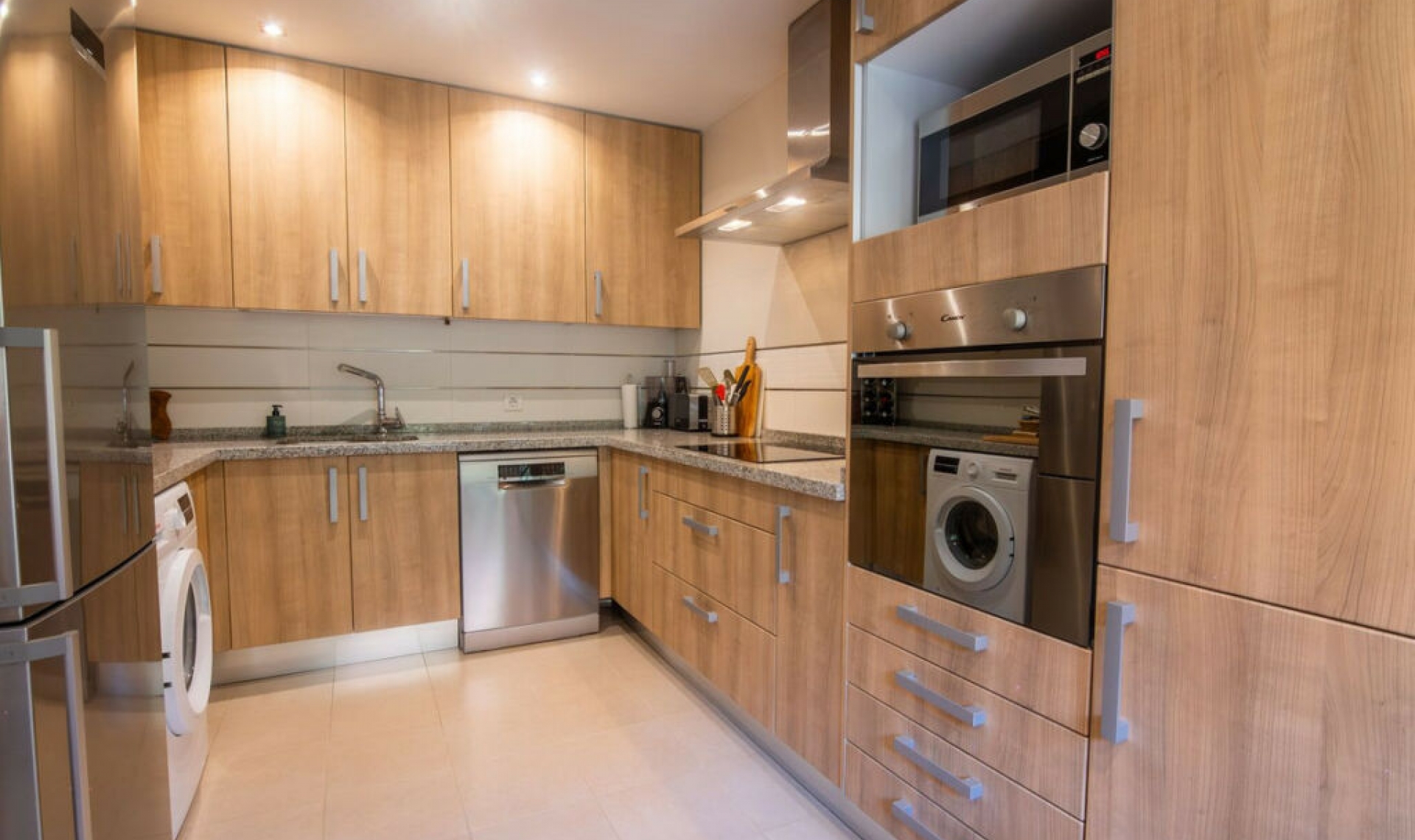 Resale - House -
Estepona