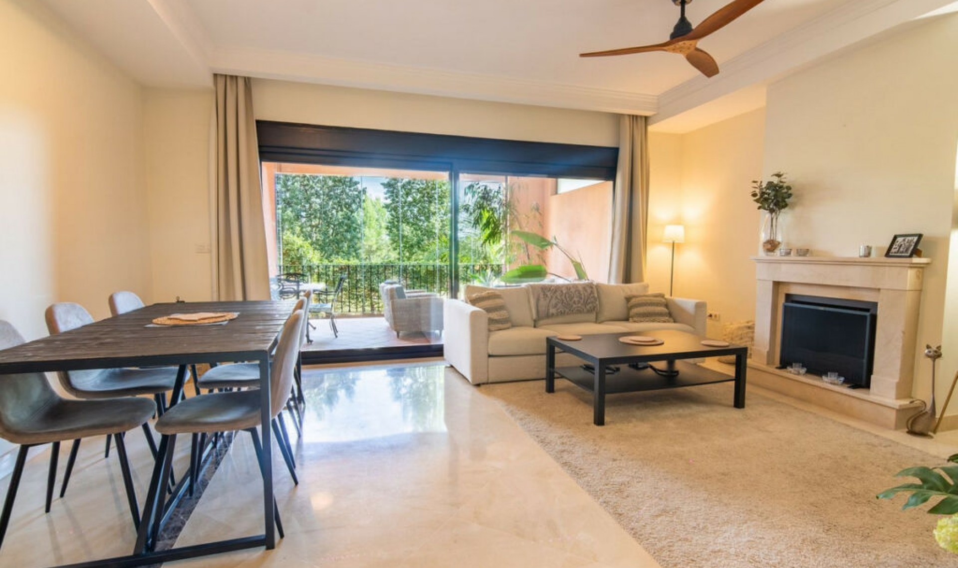Resale - House -
Estepona