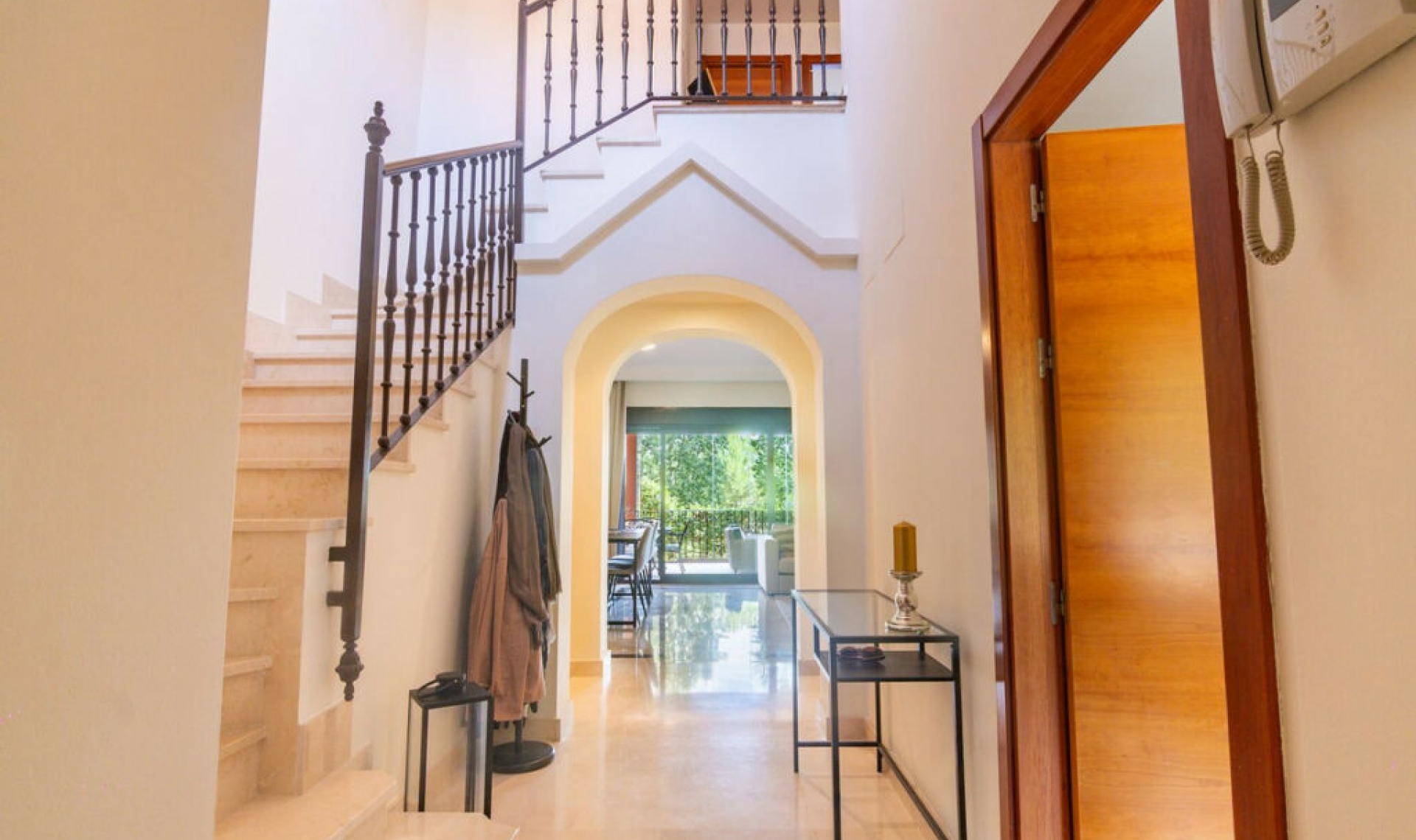 Resale - House -
Estepona