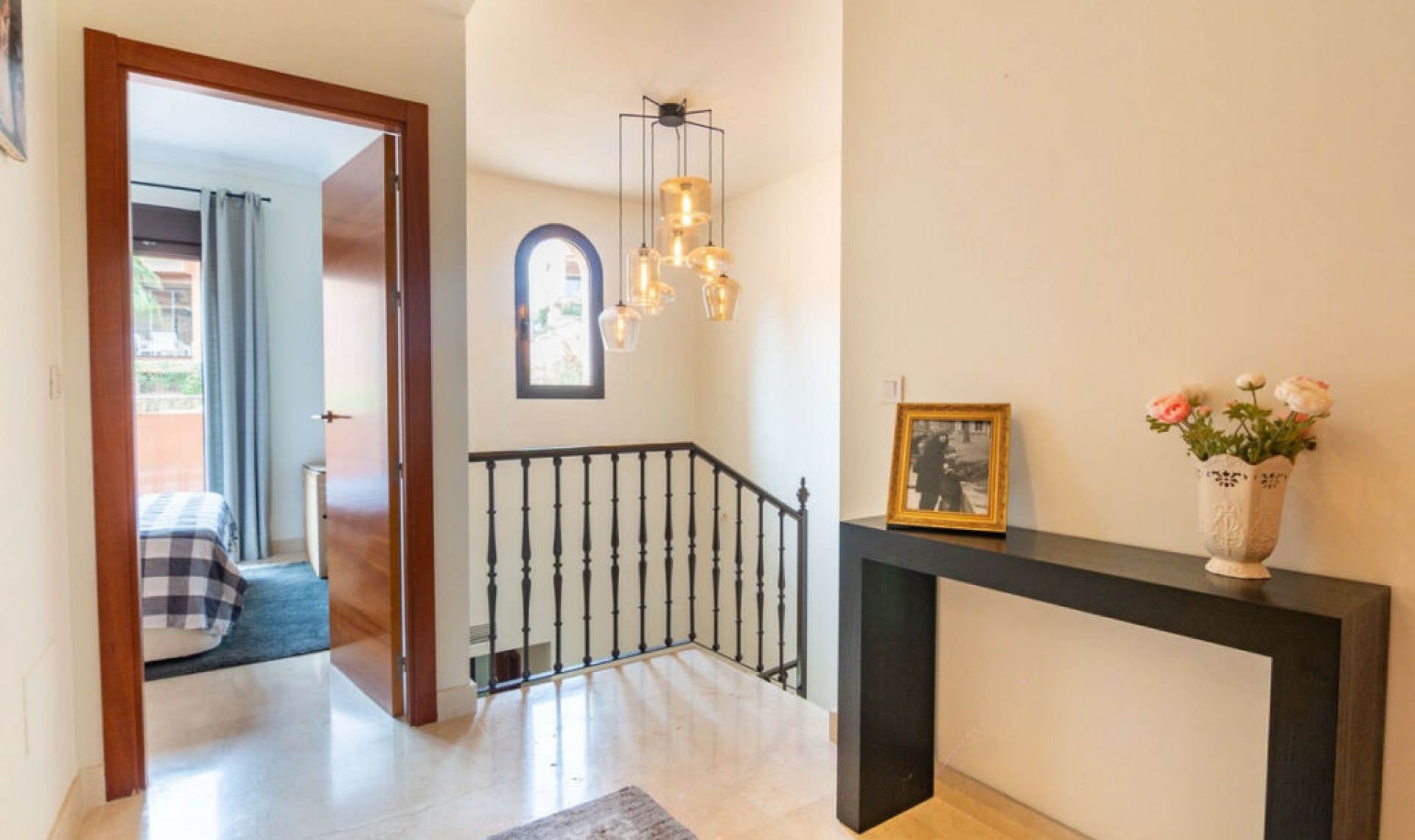 Resale - House -
Estepona