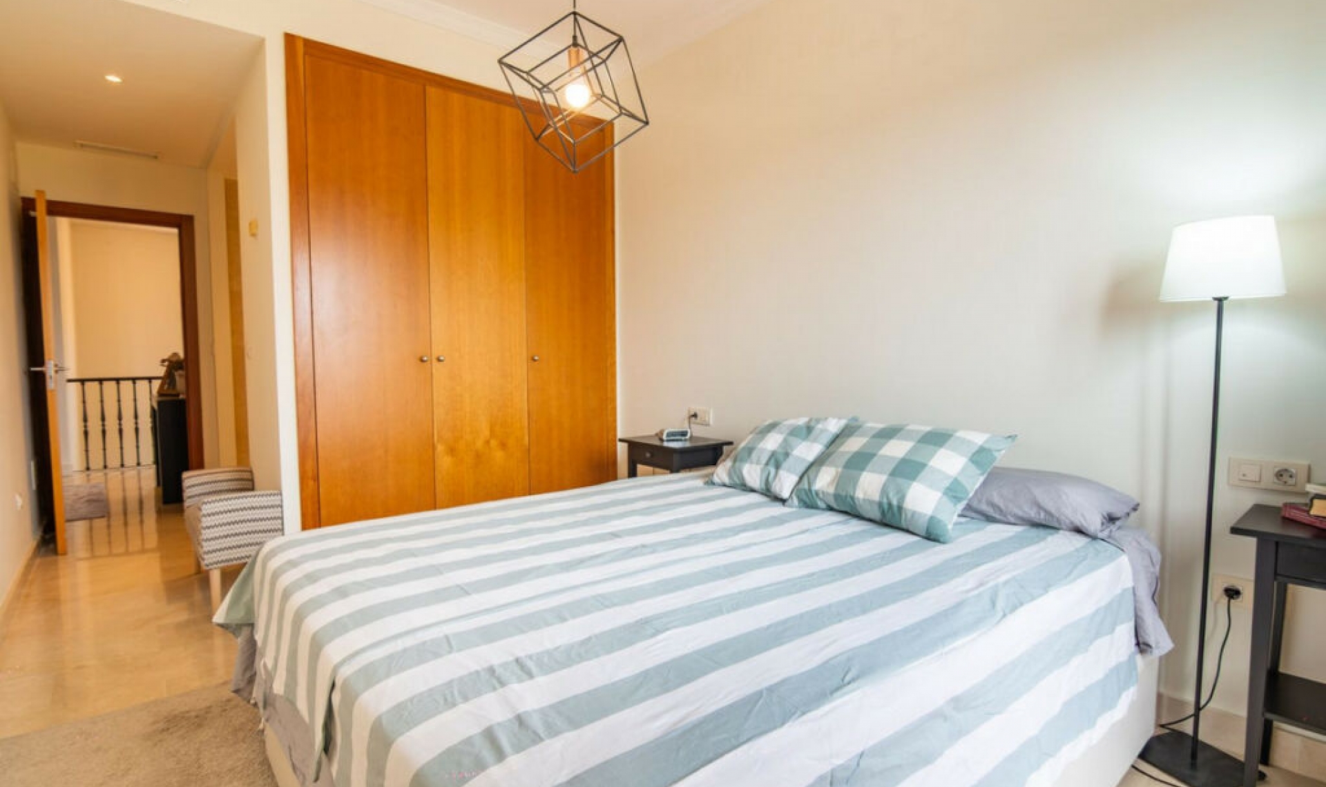 Resale - House -
Estepona