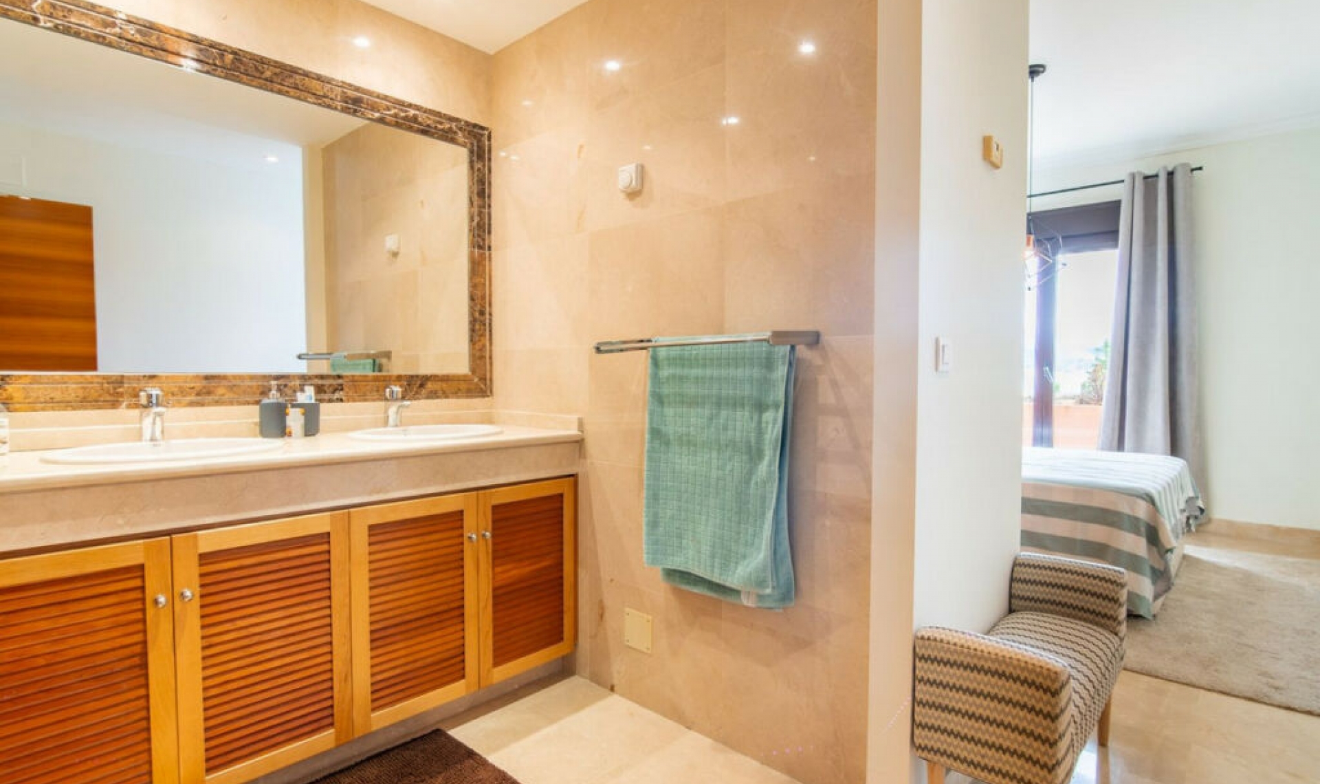 Resale - House -
Estepona