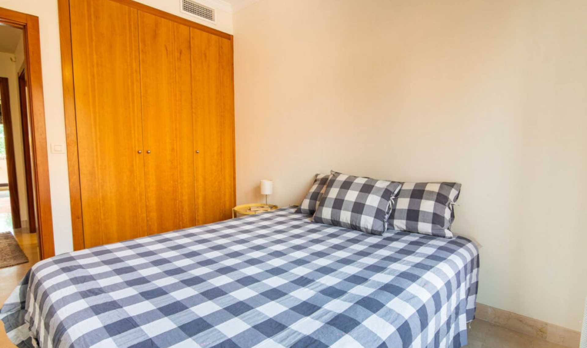 Resale - House -
Estepona