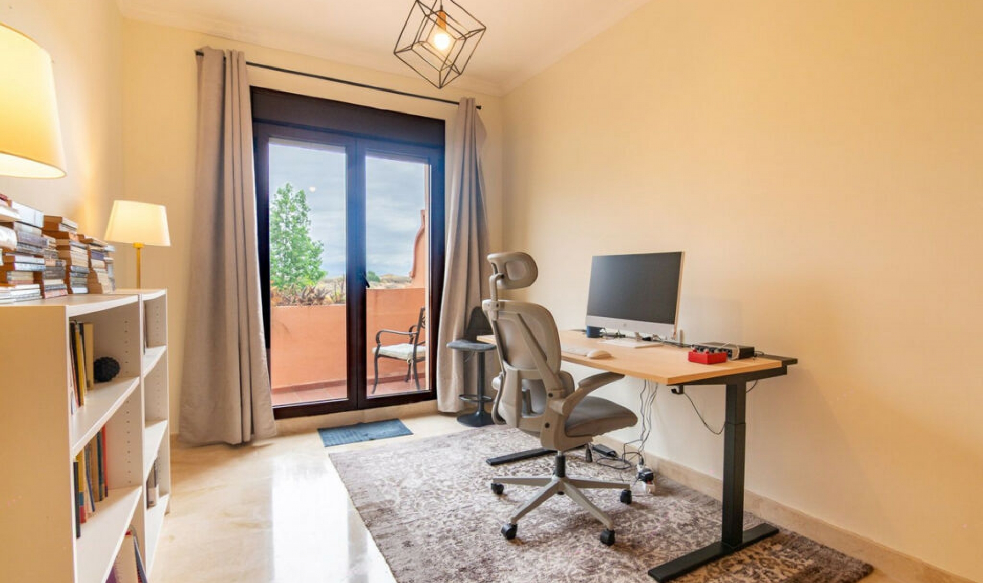 Resale - House -
Estepona