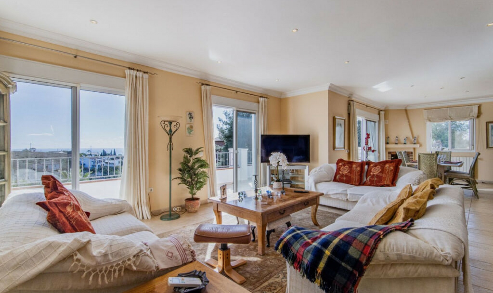 Resale - House -
Frigiliana