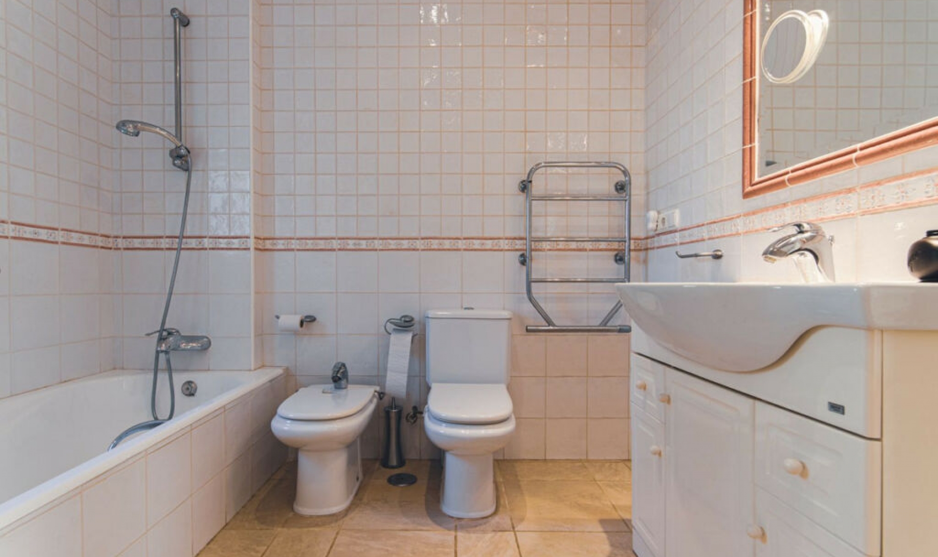 Resale - House -
Frigiliana