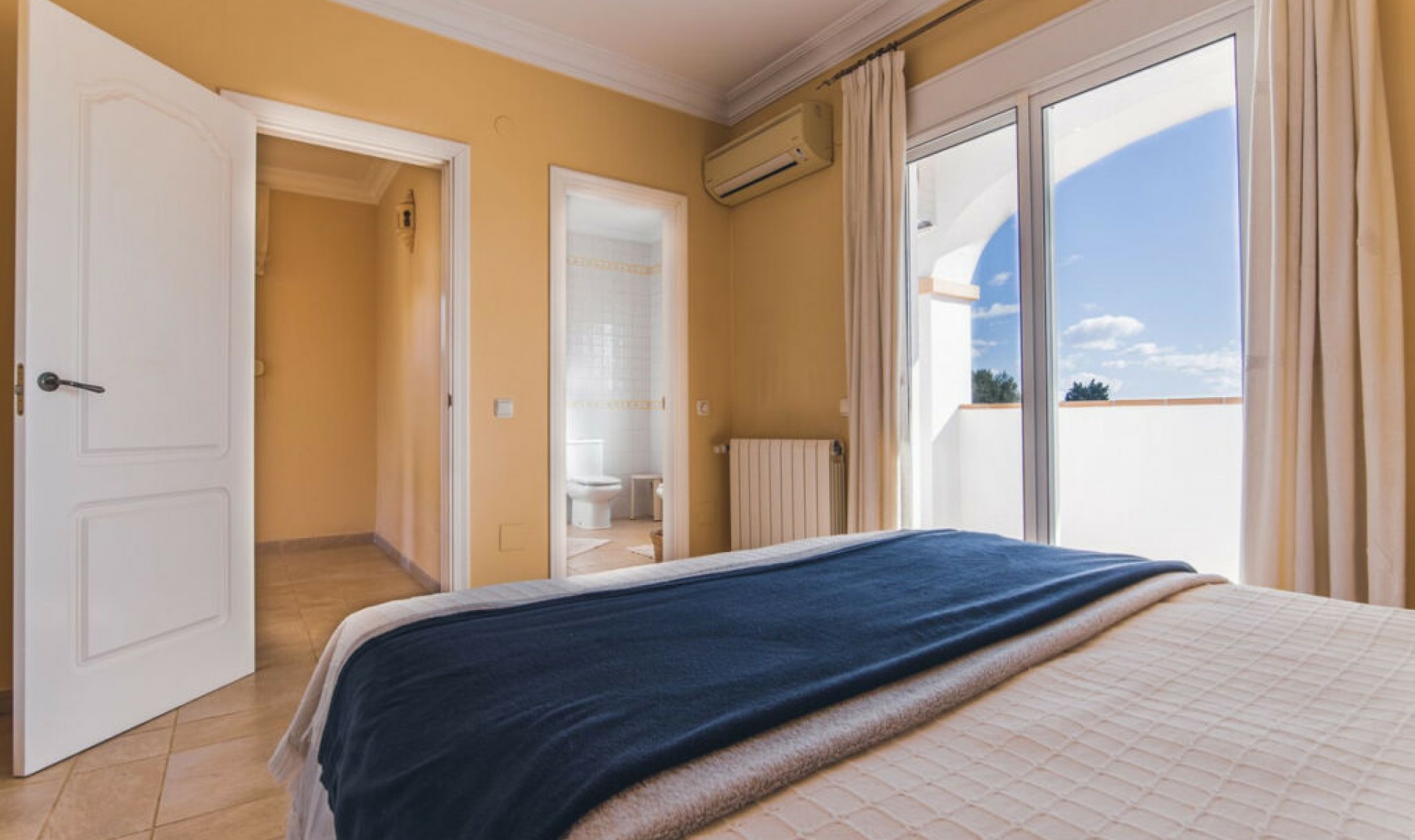 Resale - House -
Frigiliana