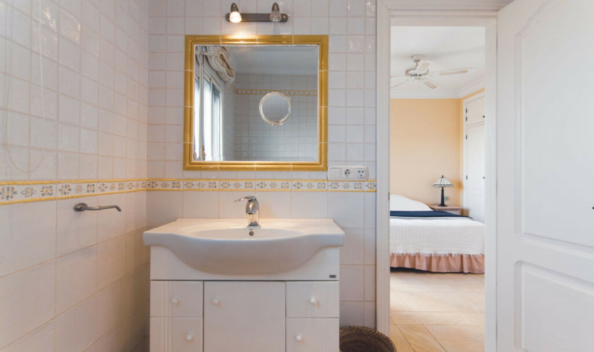 Resale - House -
Frigiliana