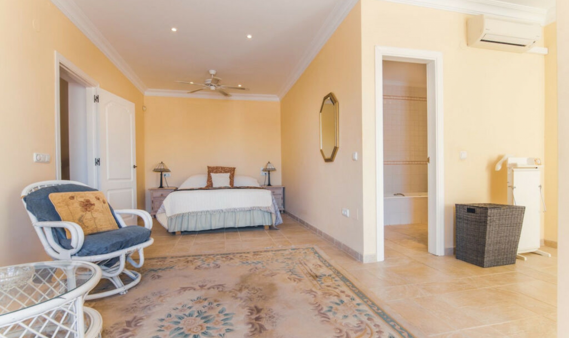 Resale - House -
Frigiliana