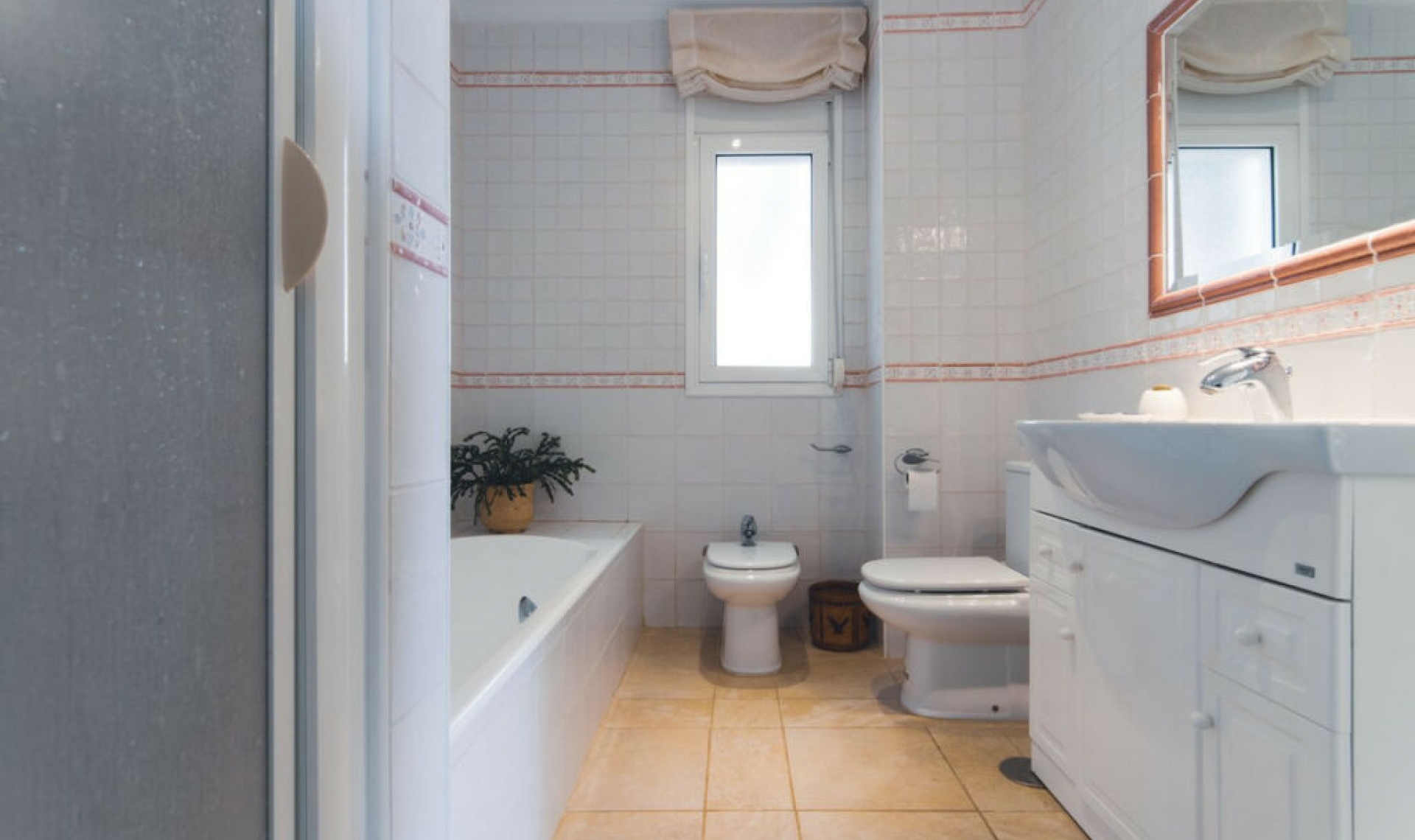 Resale - House -
Frigiliana