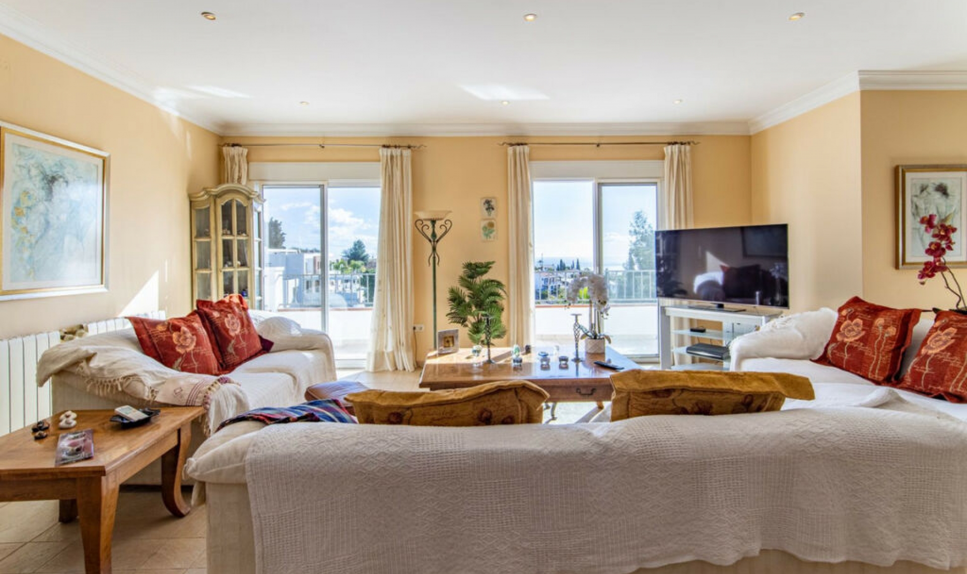 Resale - House -
Frigiliana