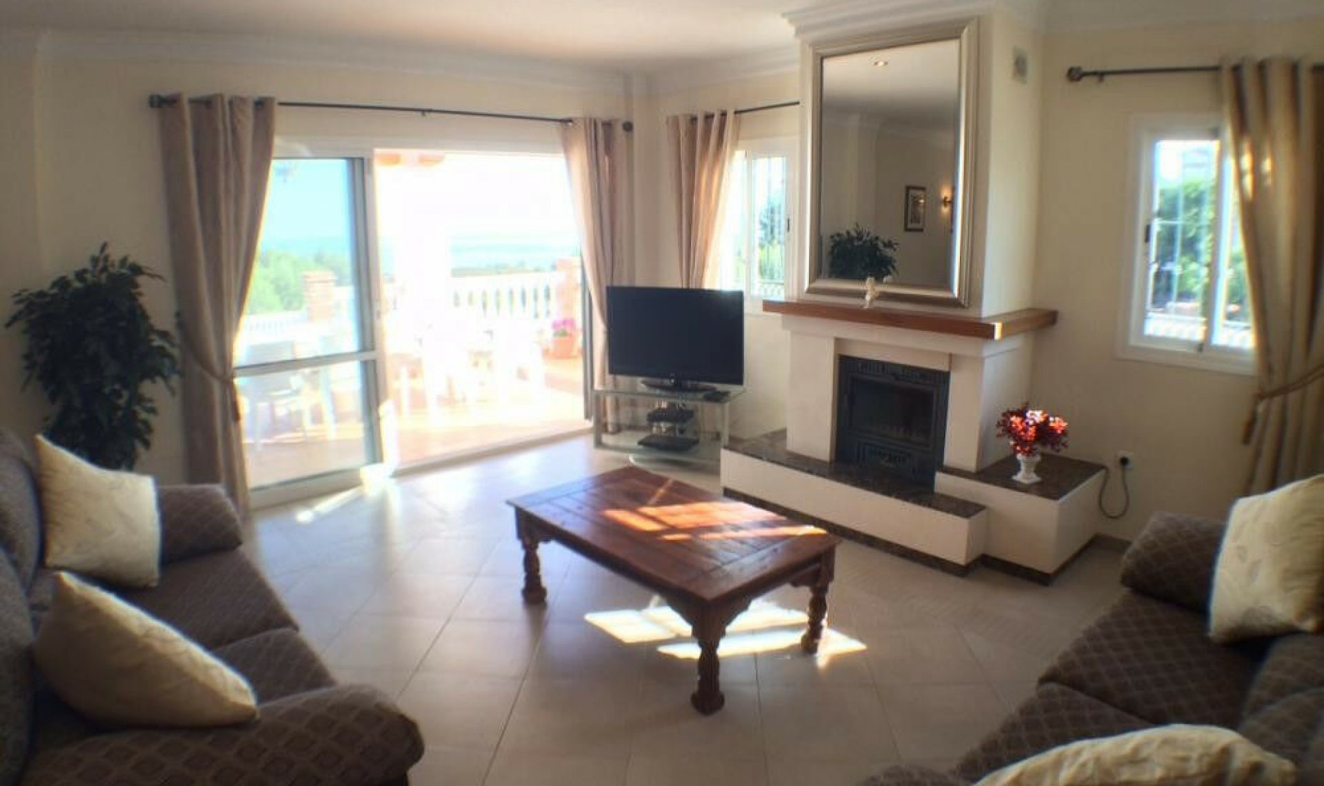 Resale - House -
Frigiliana