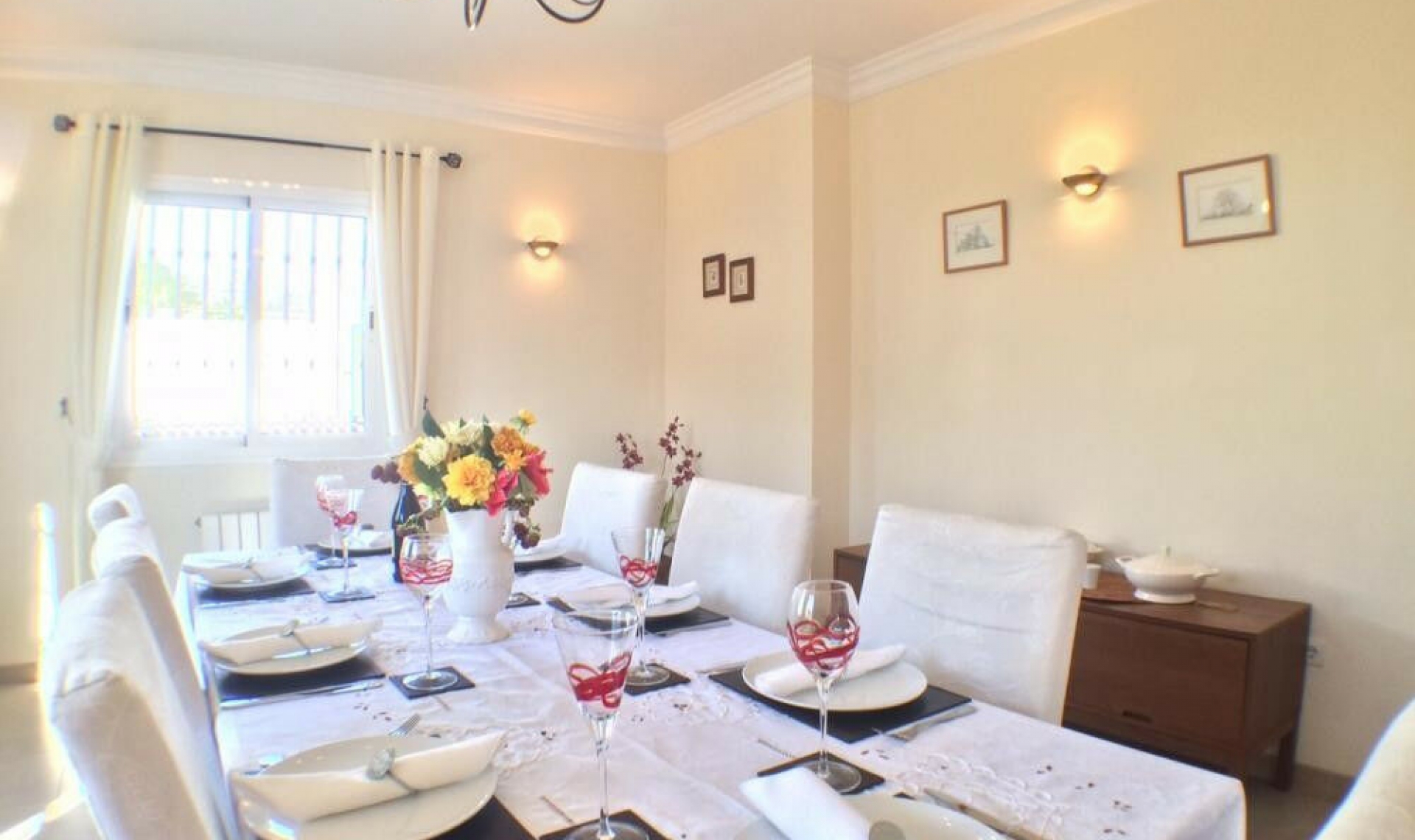 Resale - House -
Frigiliana