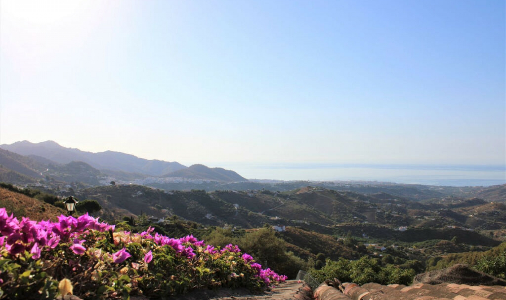 Resale - House -
Frigiliana