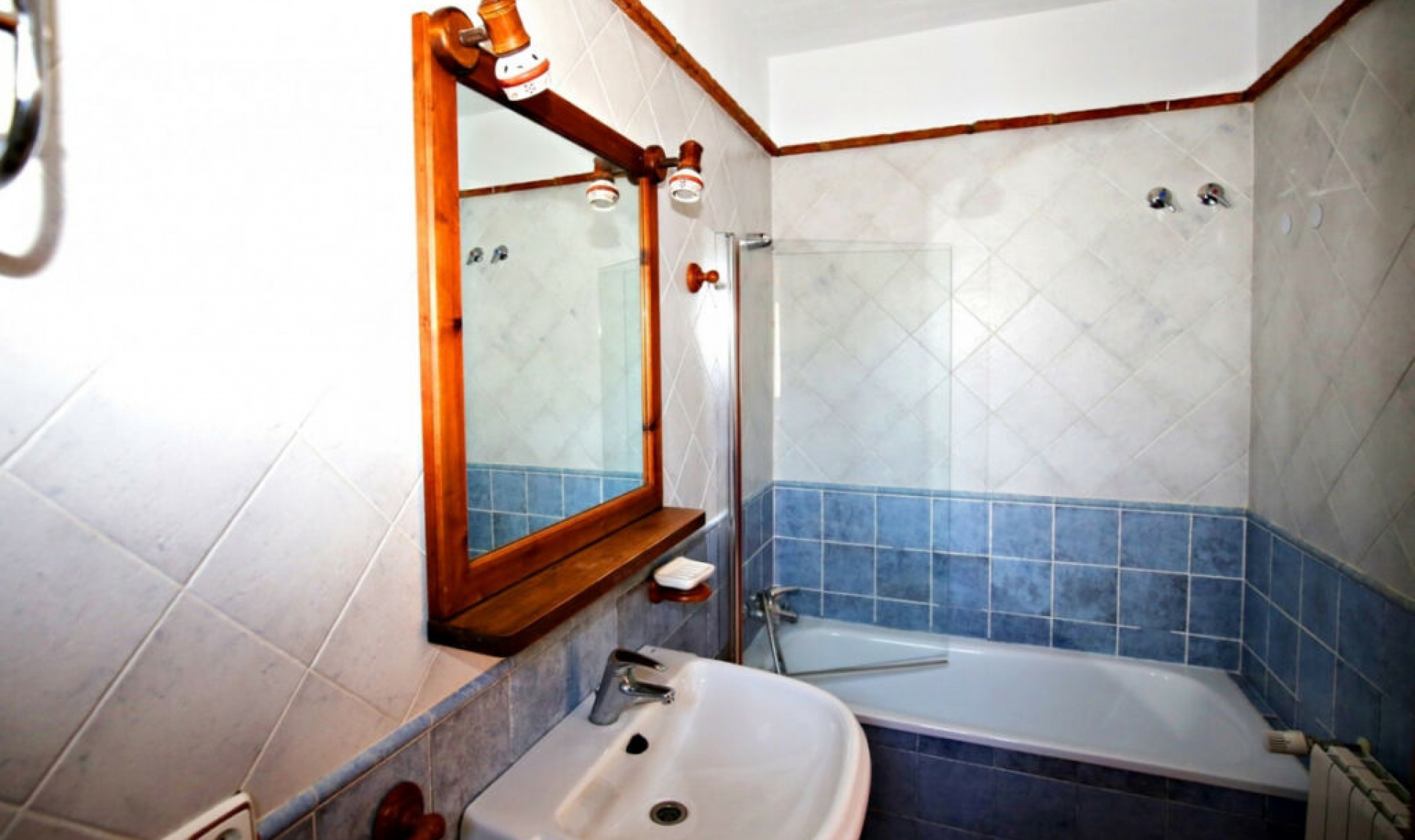 Resale - House -
Frigiliana