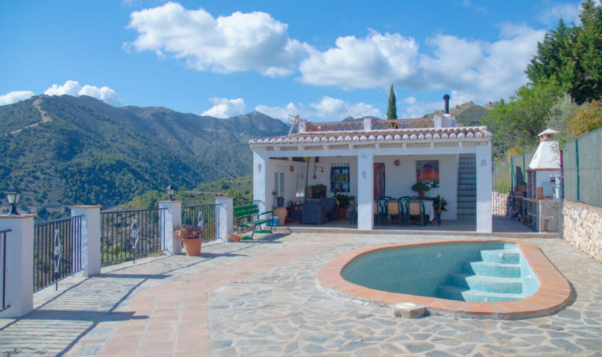 Resale - House -
Frigiliana