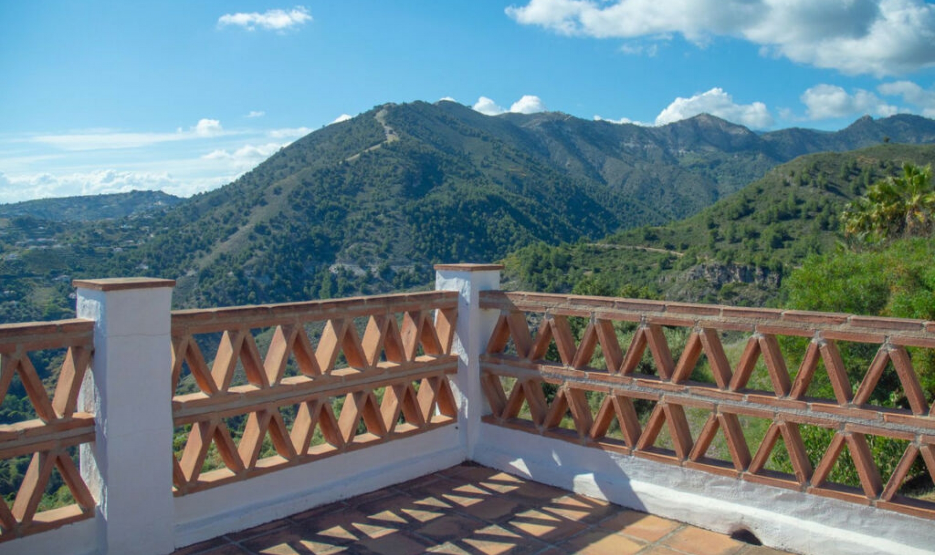 Resale - House -
Frigiliana