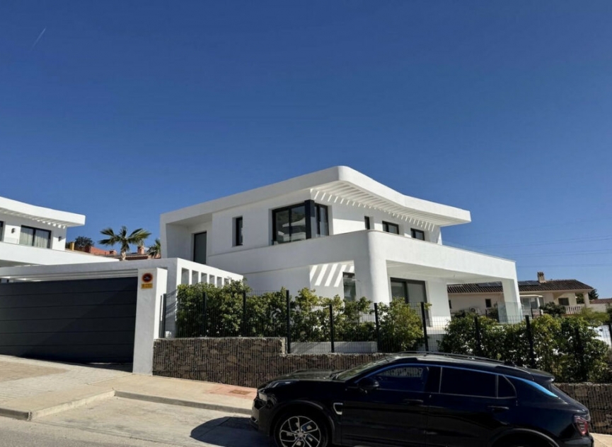 Resale - House -
Fuengirola