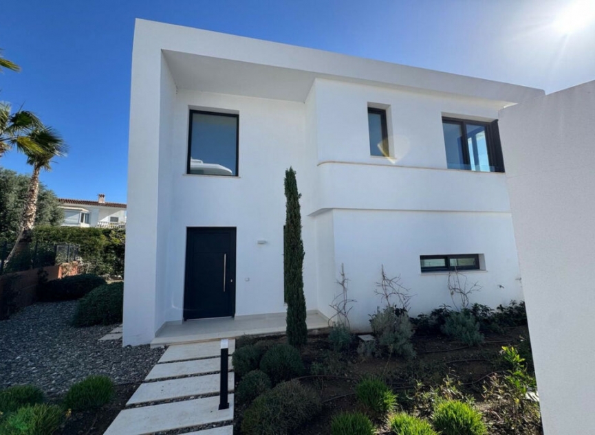 Resale - House -
Fuengirola