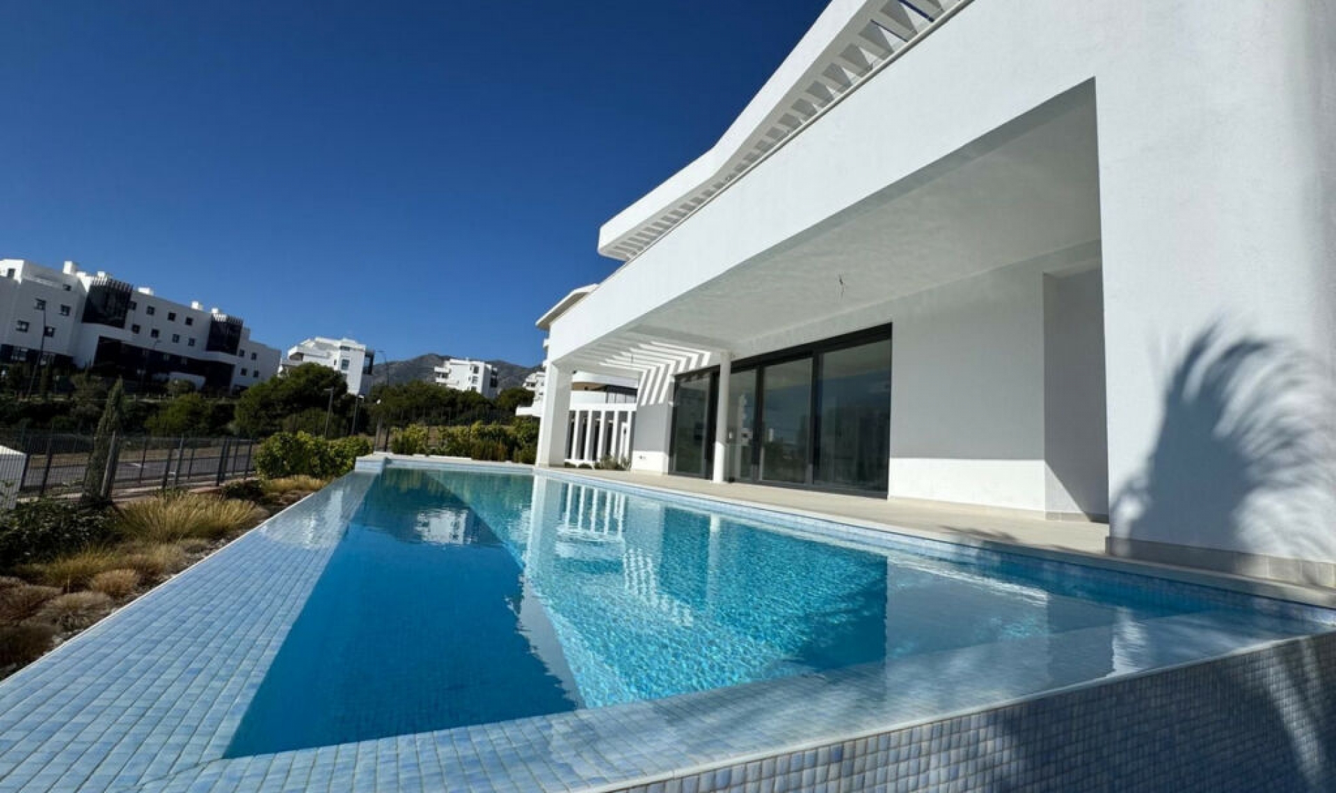 Resale - House -
Fuengirola