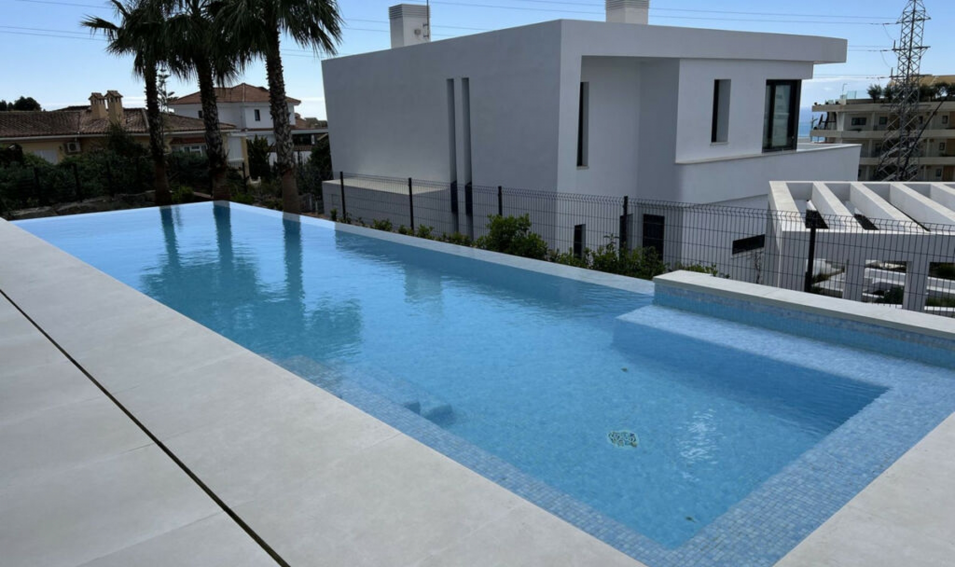Resale - House -
Fuengirola