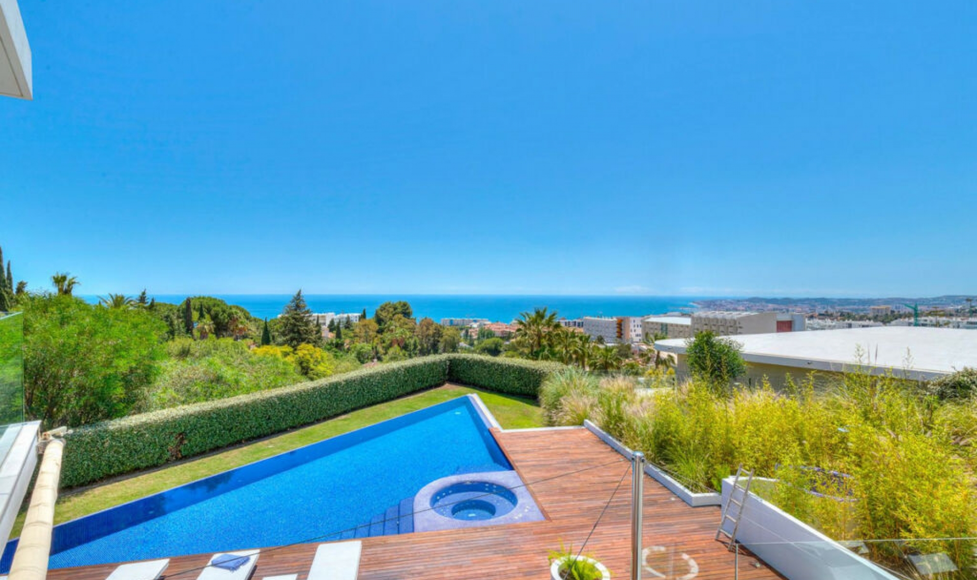 Resale - House -
Fuengirola