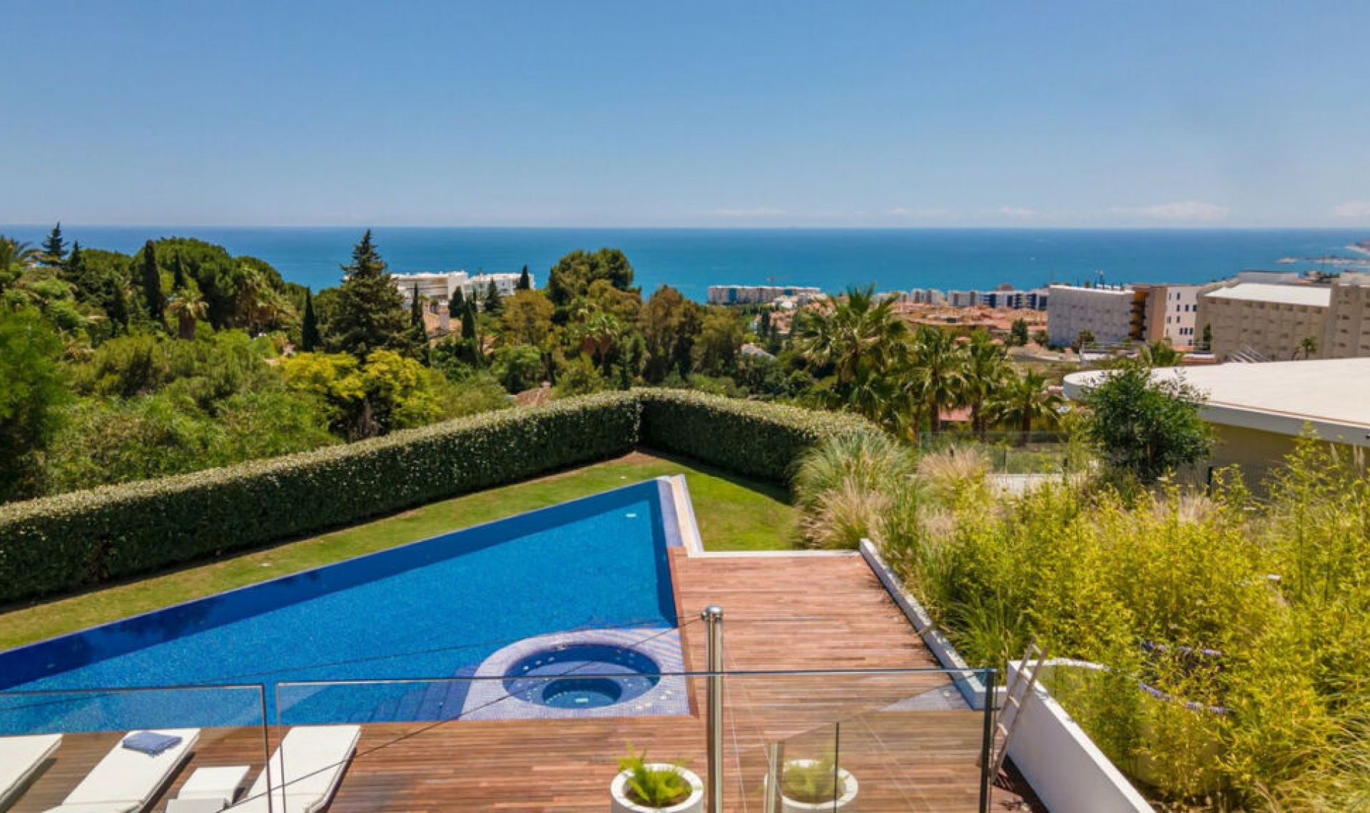 Resale - House -
Fuengirola