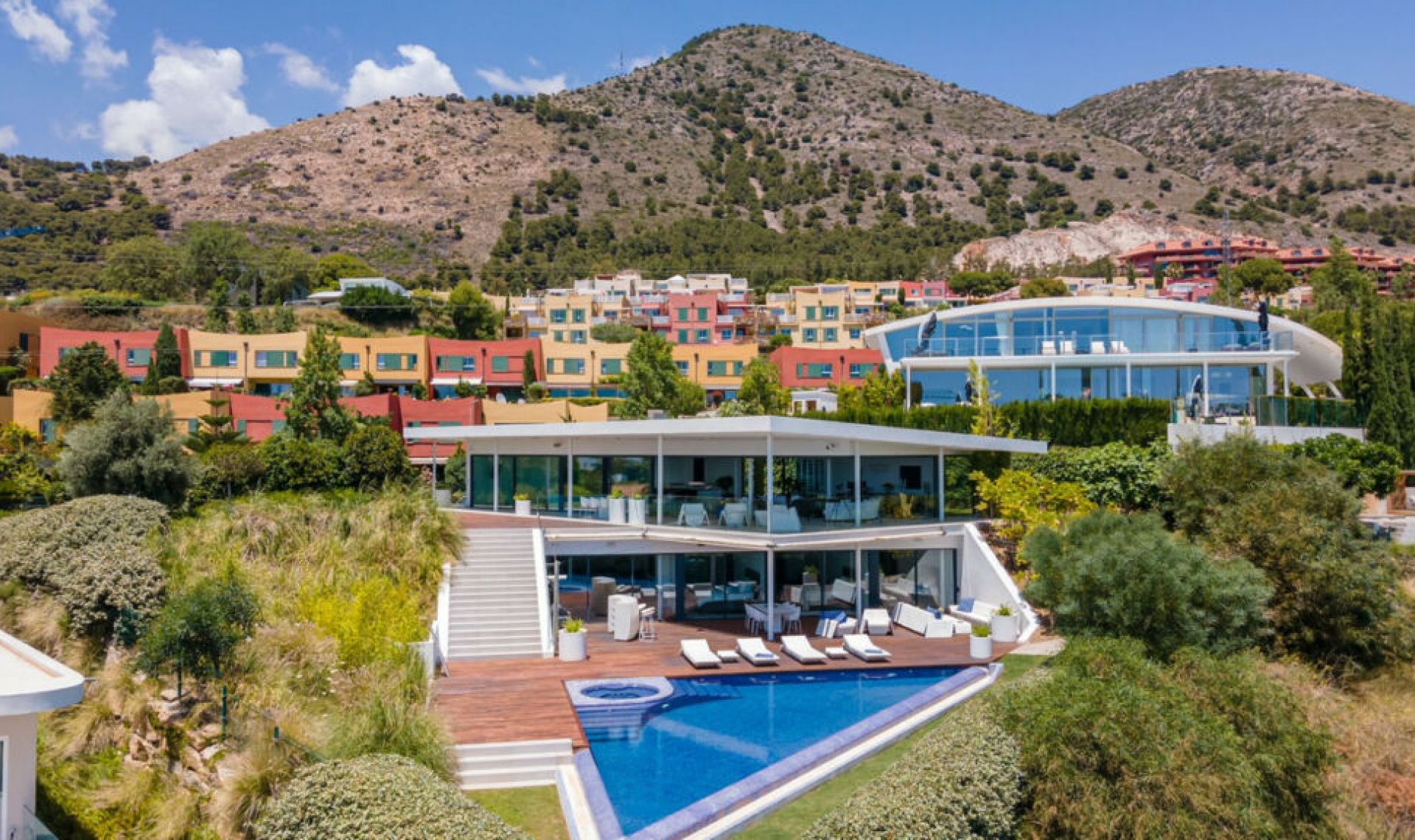 Resale - House -
Fuengirola