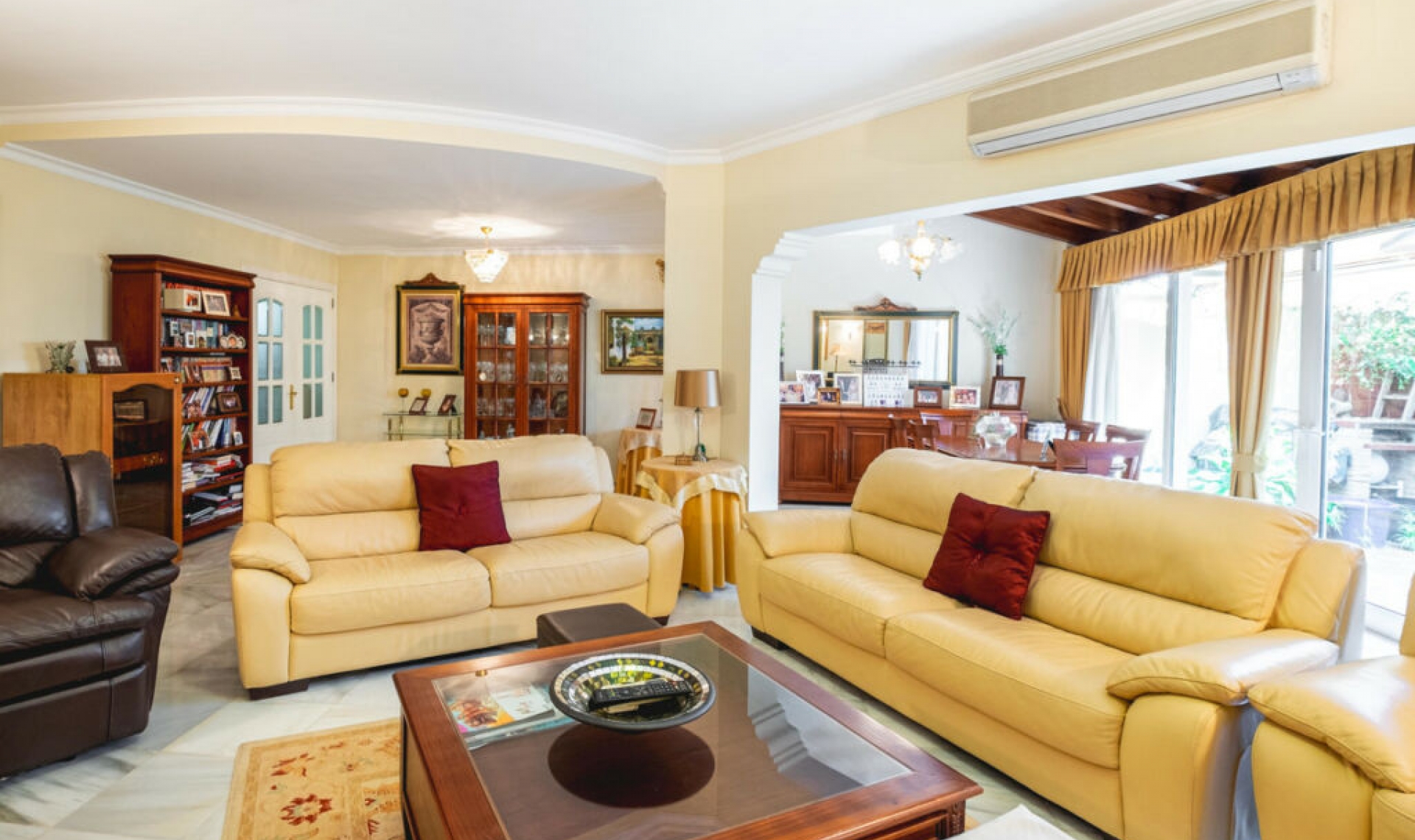 Resale - House -
Fuengirola