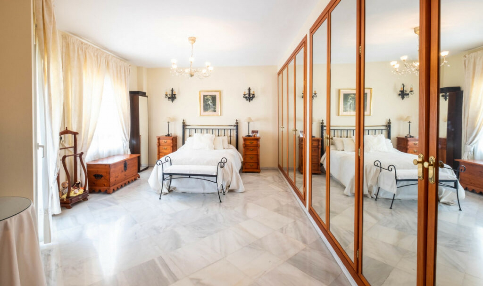 Resale - House -
Fuengirola