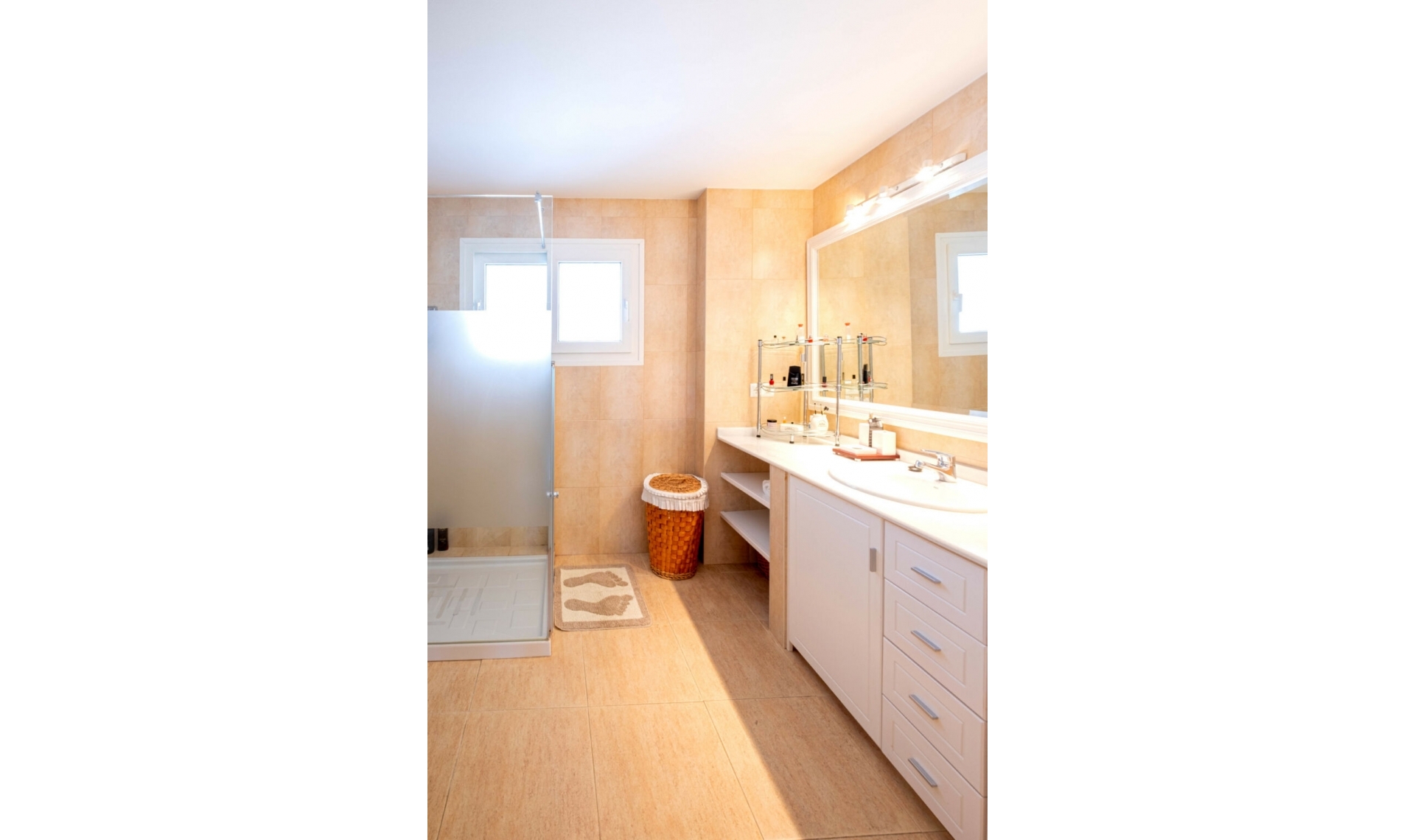 Resale - House -
Fuengirola