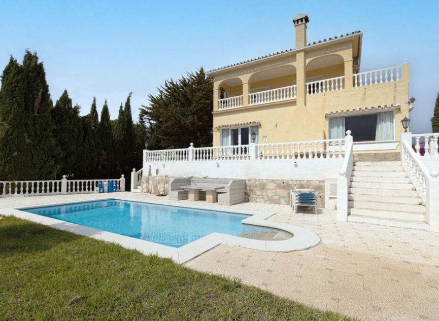 Resale - House -
Fuengirola