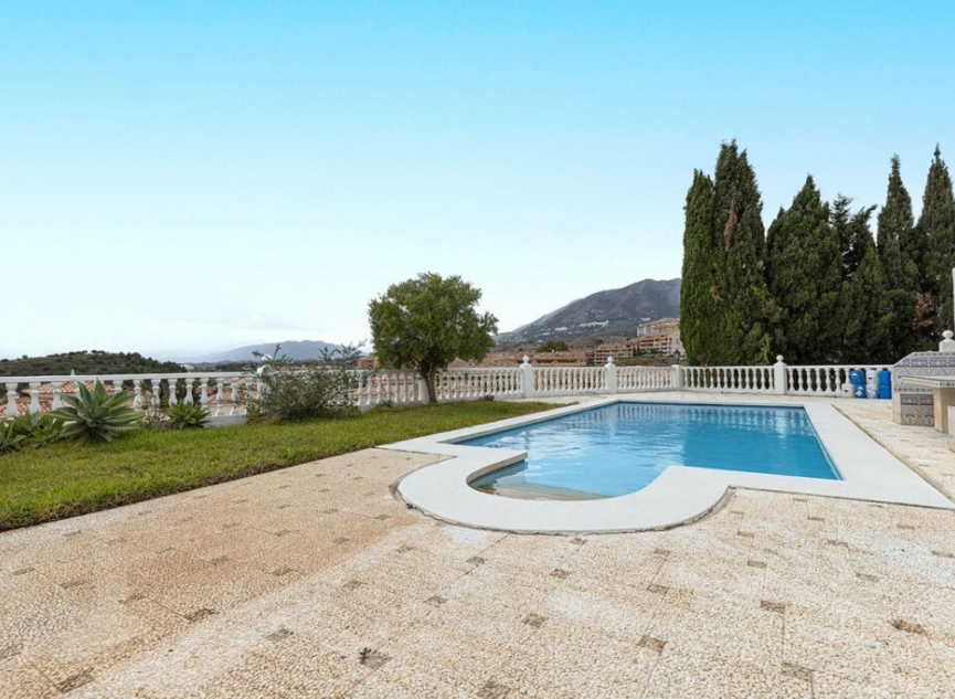 Resale - House -
Fuengirola