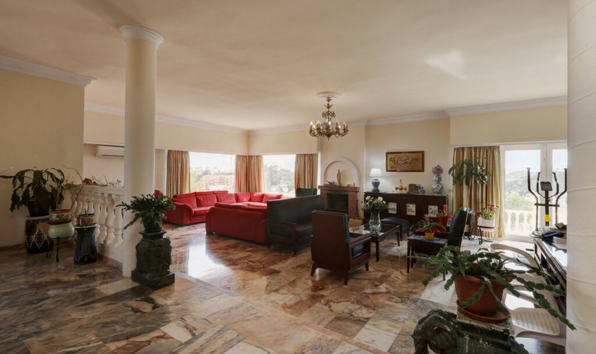 Resale - House -
Fuengirola