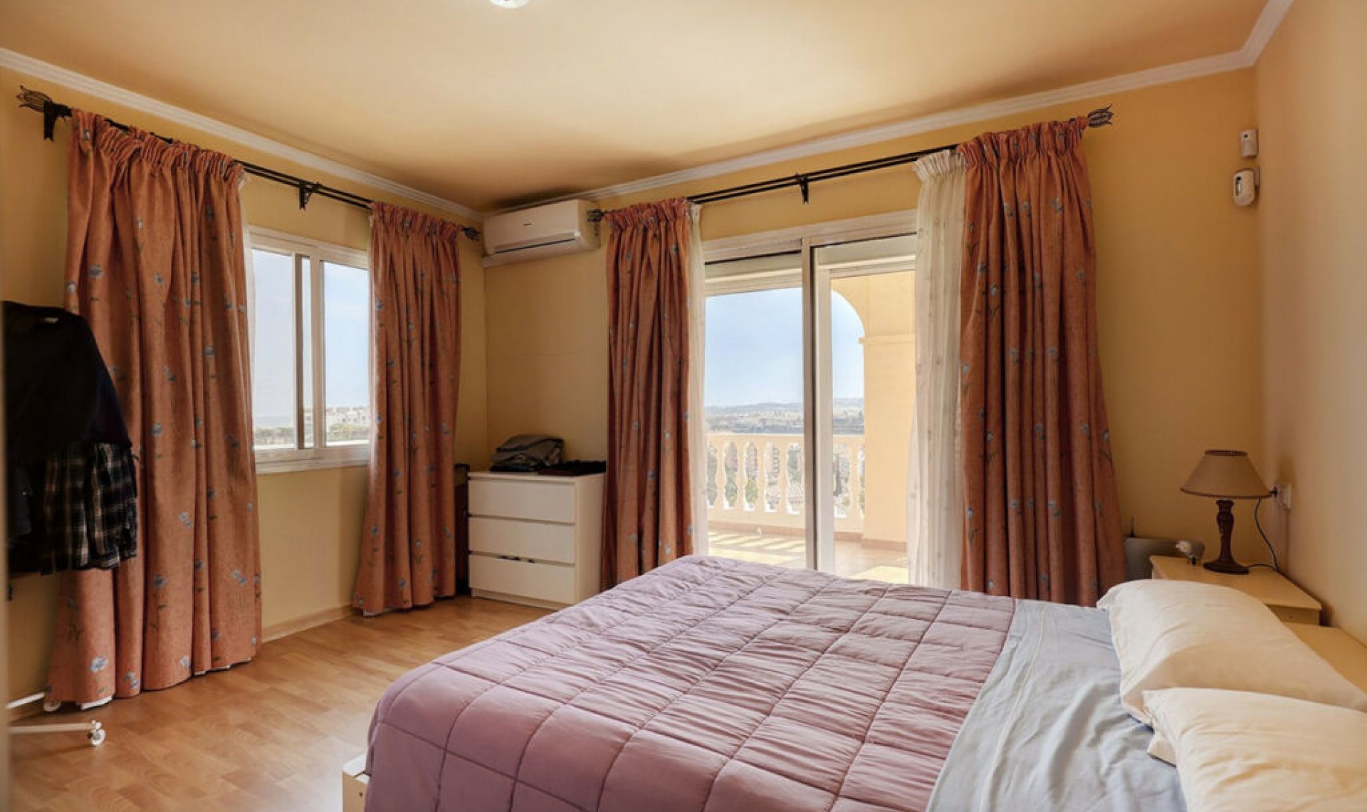 Resale - House -
Fuengirola