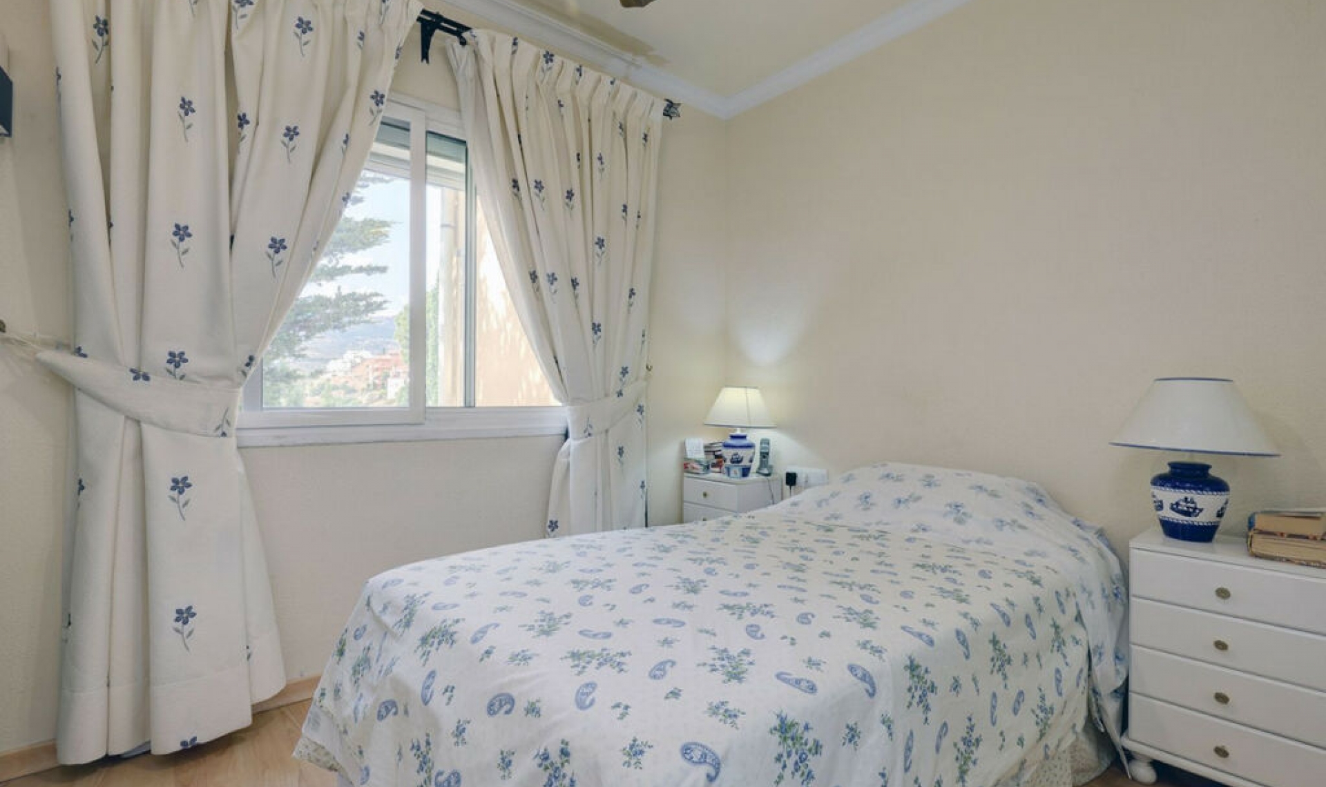 Resale - House -
Fuengirola