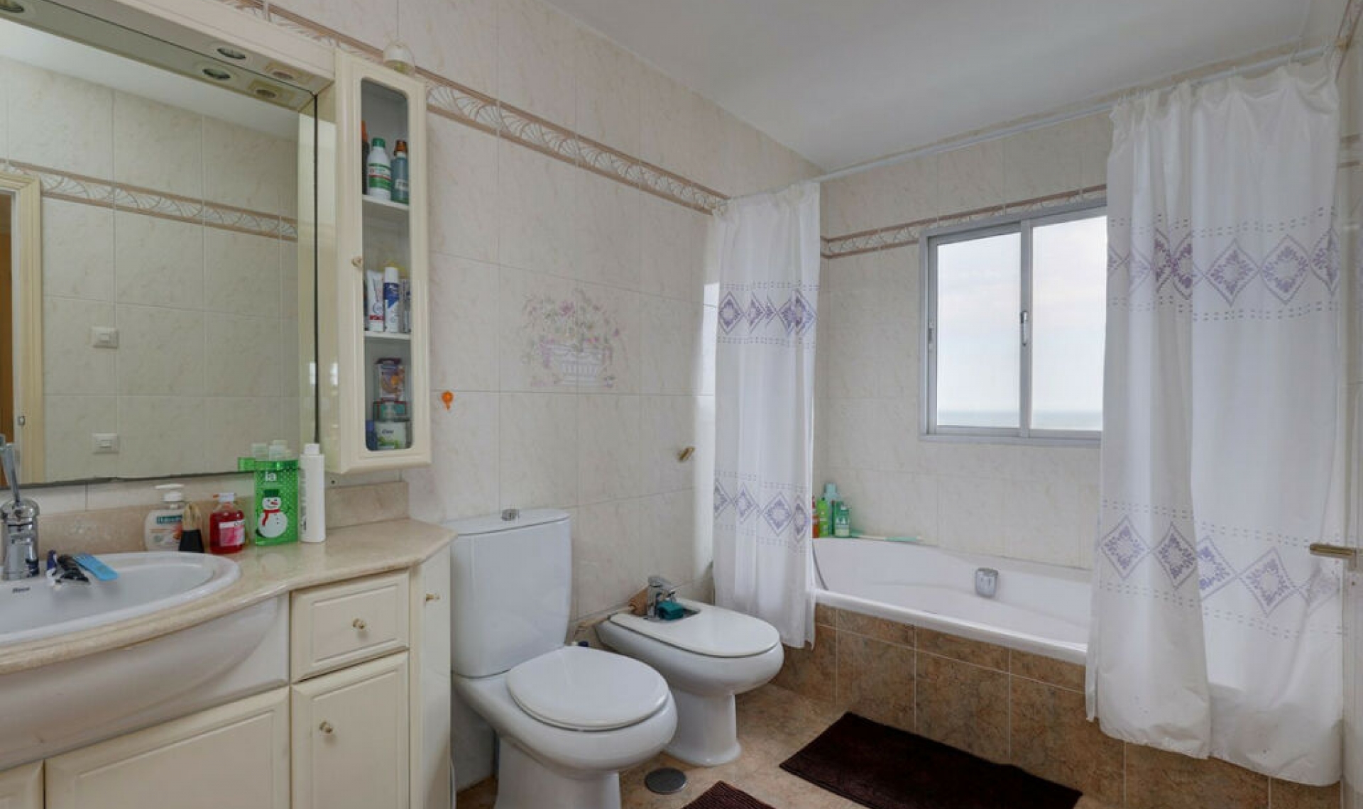 Resale - House -
Fuengirola