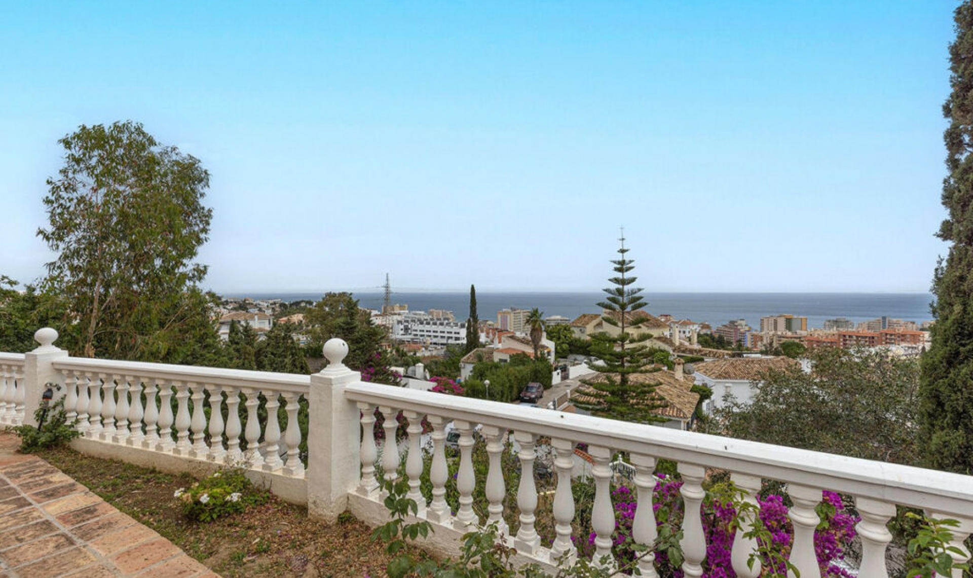 Resale - House -
Fuengirola