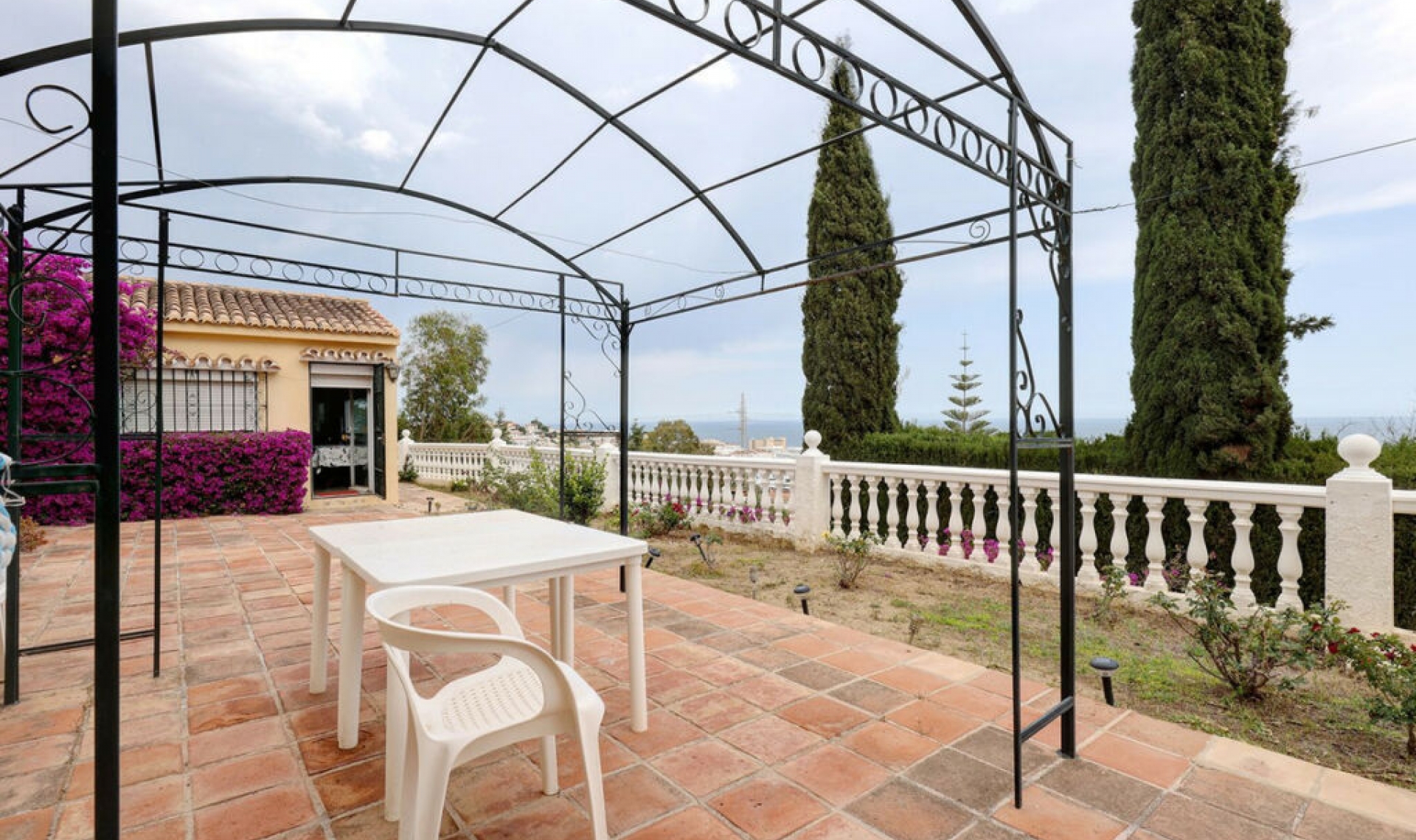 Resale - House -
Fuengirola