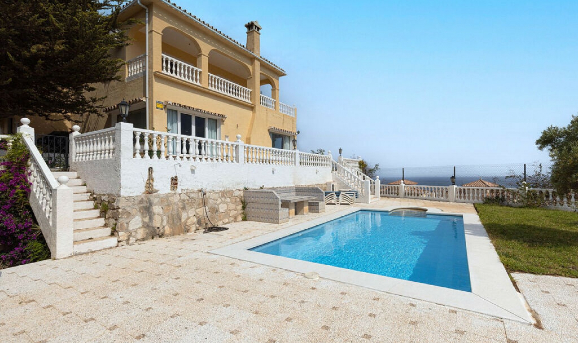 Resale - House -
Fuengirola