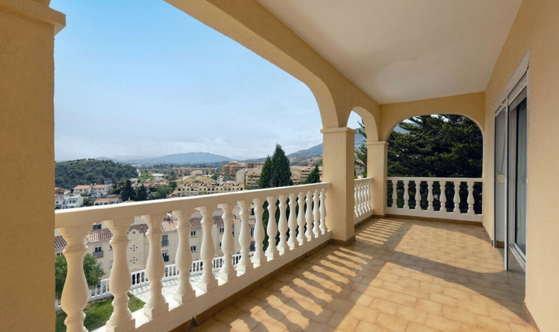 Resale - House -
Fuengirola