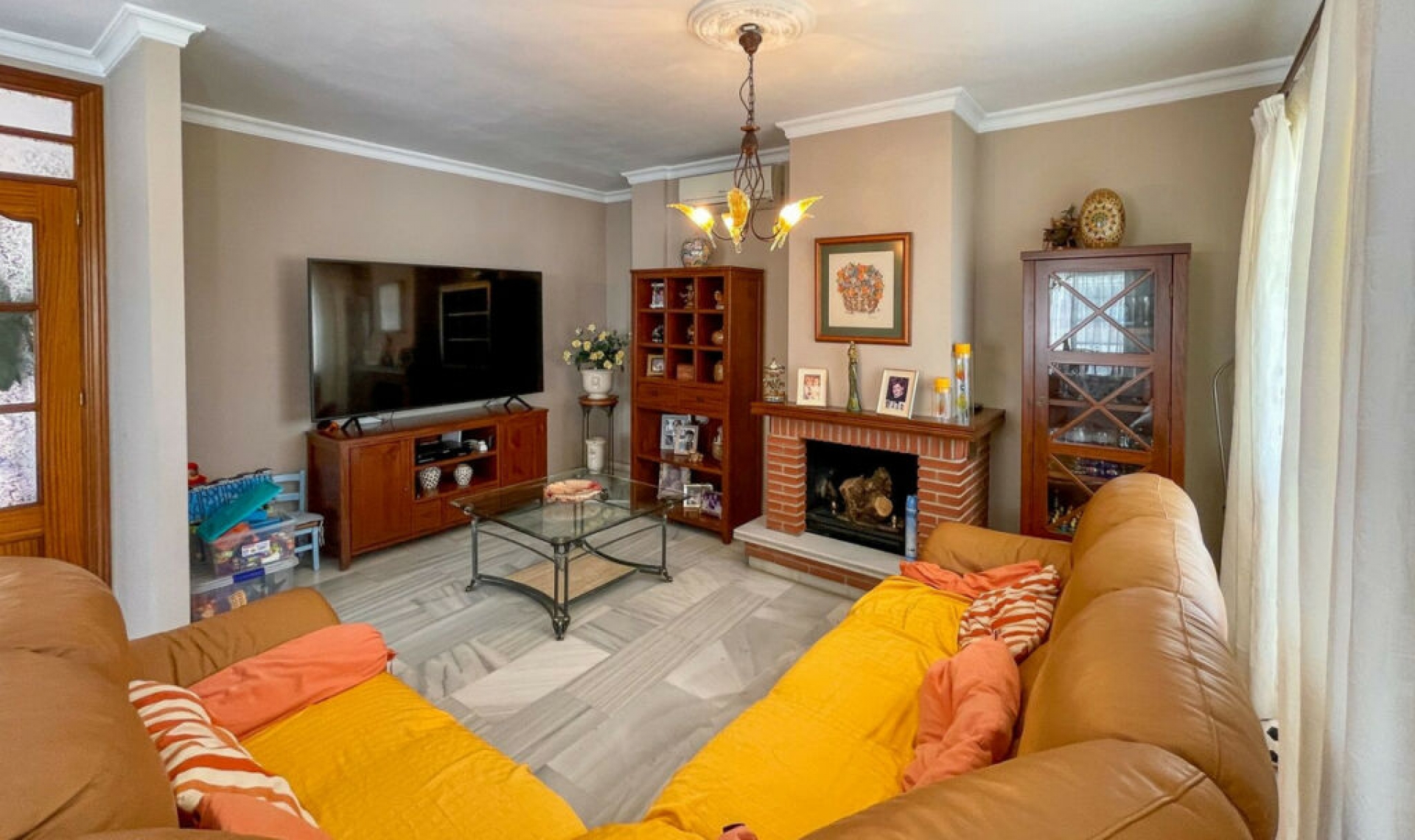 Resale - House -
Fuengirola