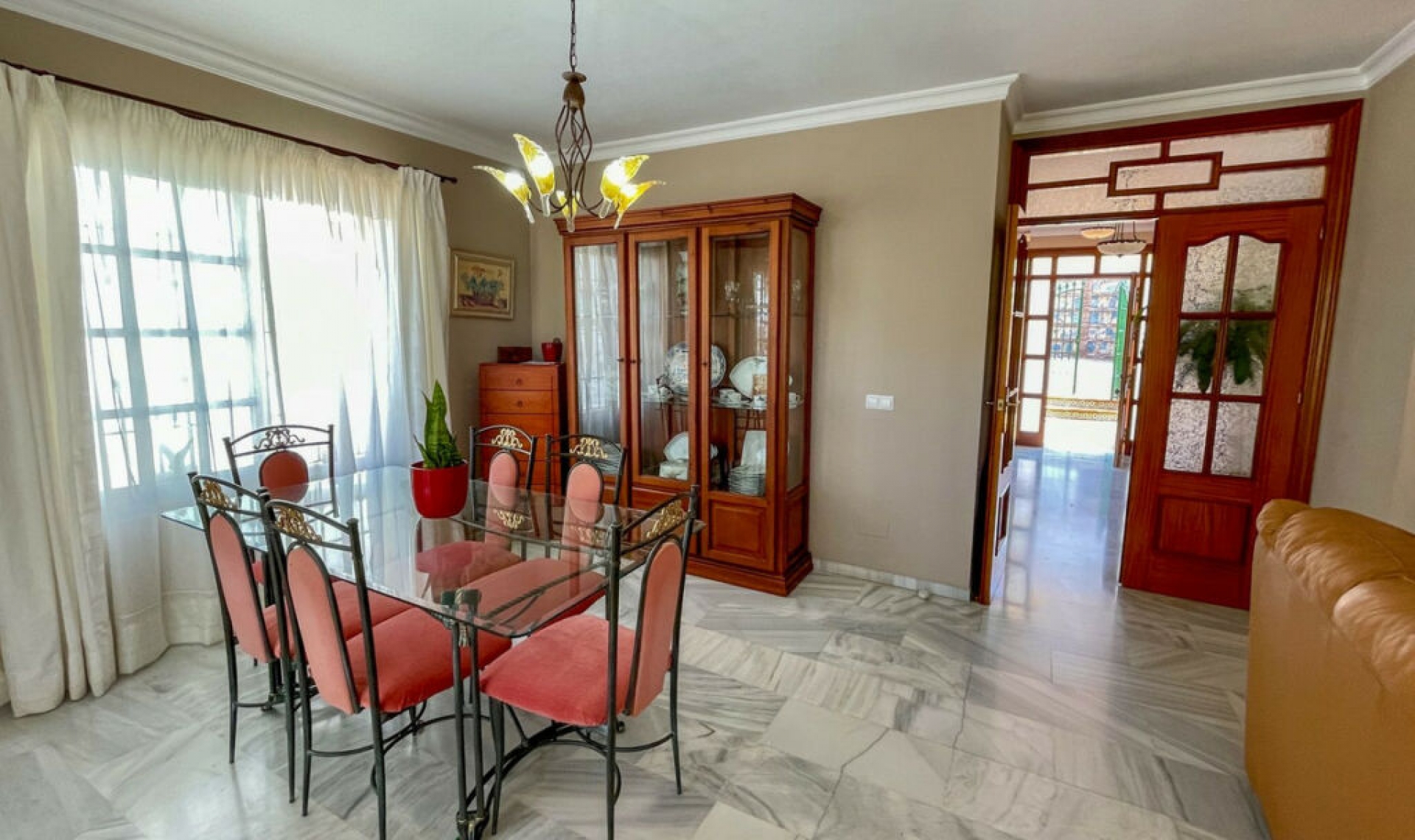 Resale - House -
Fuengirola