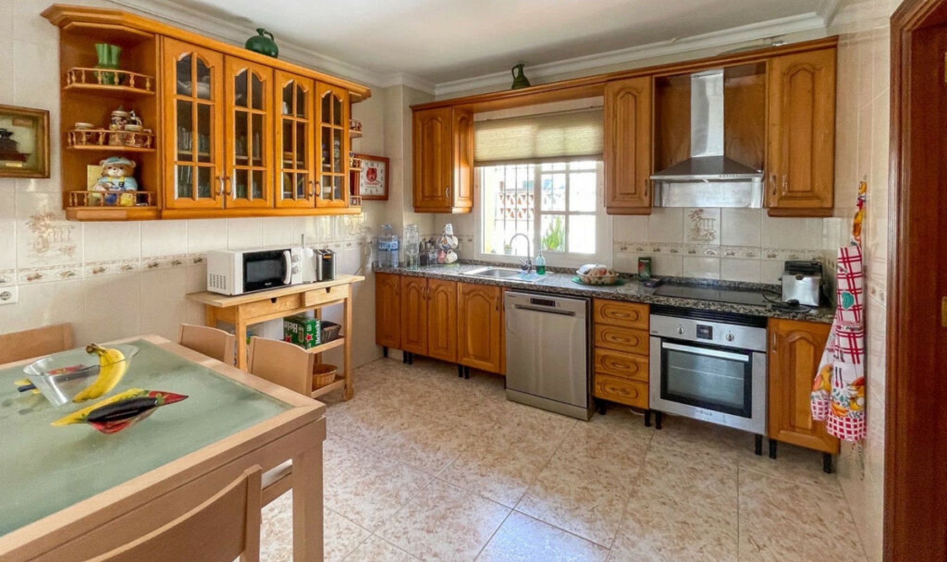 Resale - House -
Fuengirola