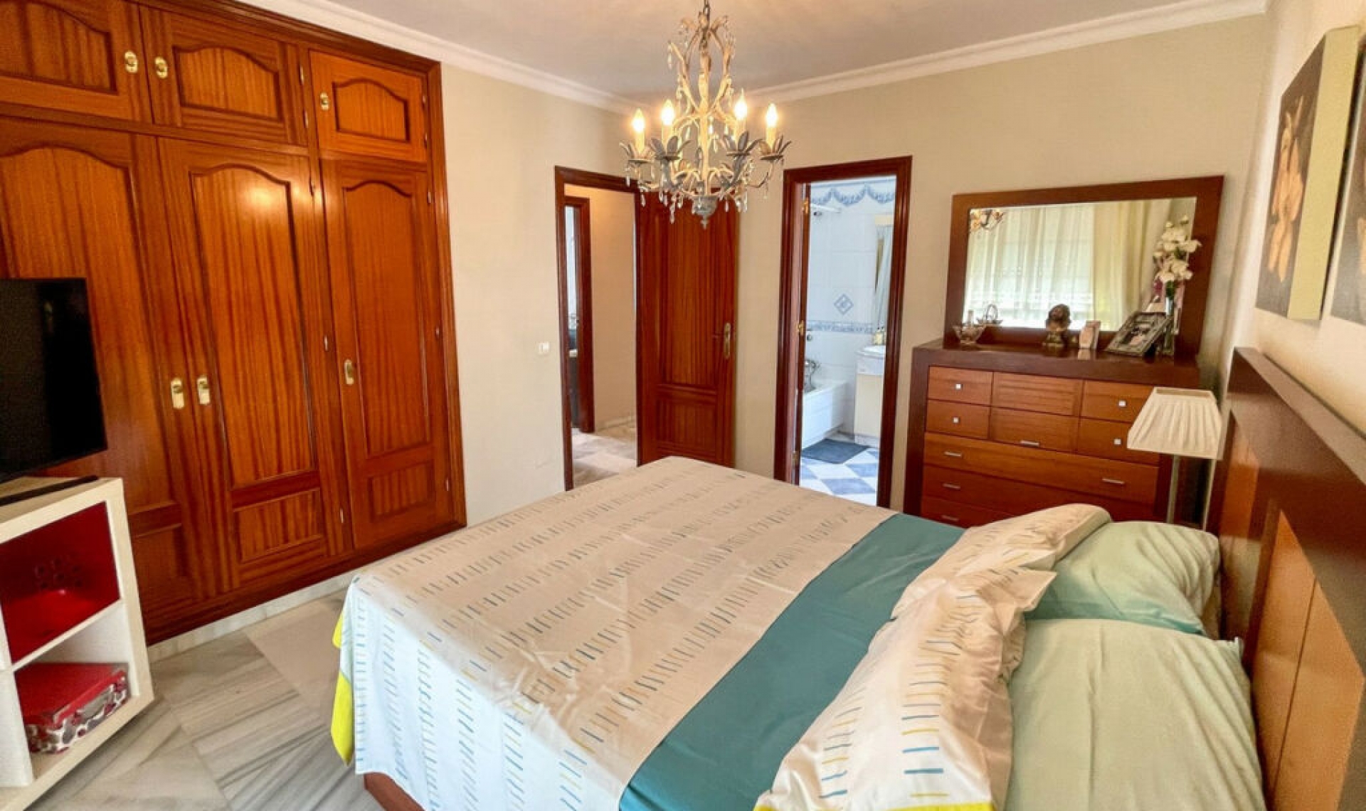 Resale - House -
Fuengirola