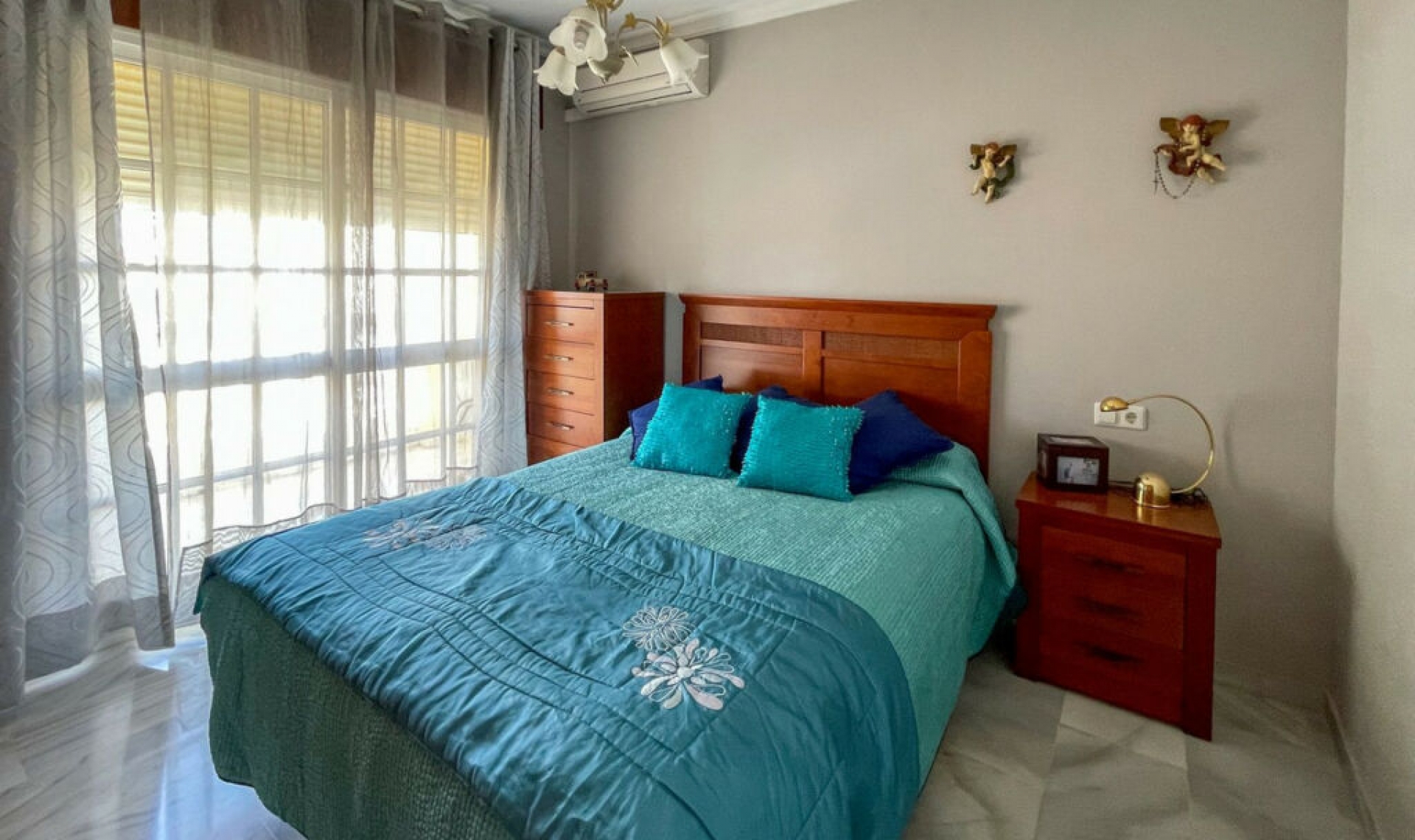 Resale - House -
Fuengirola