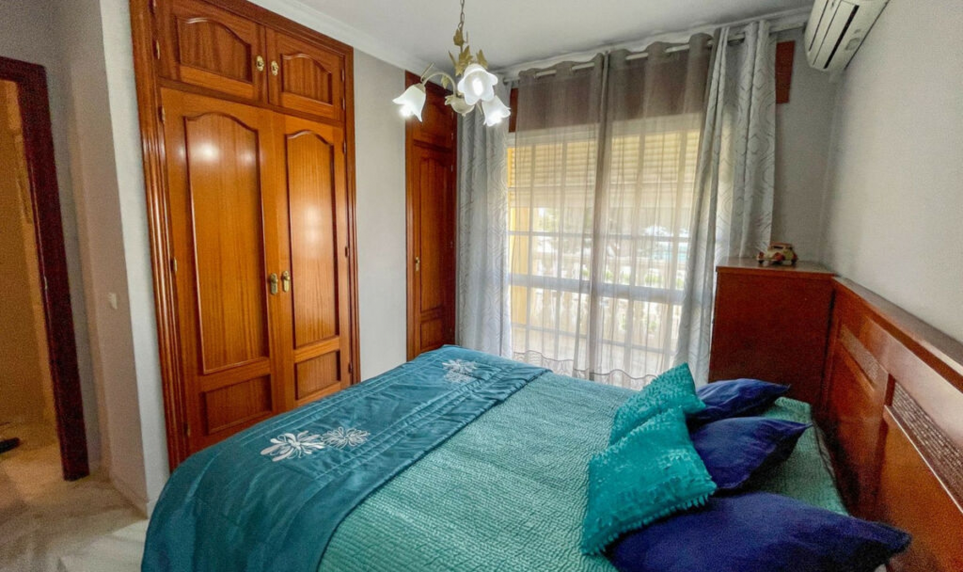 Resale - House -
Fuengirola