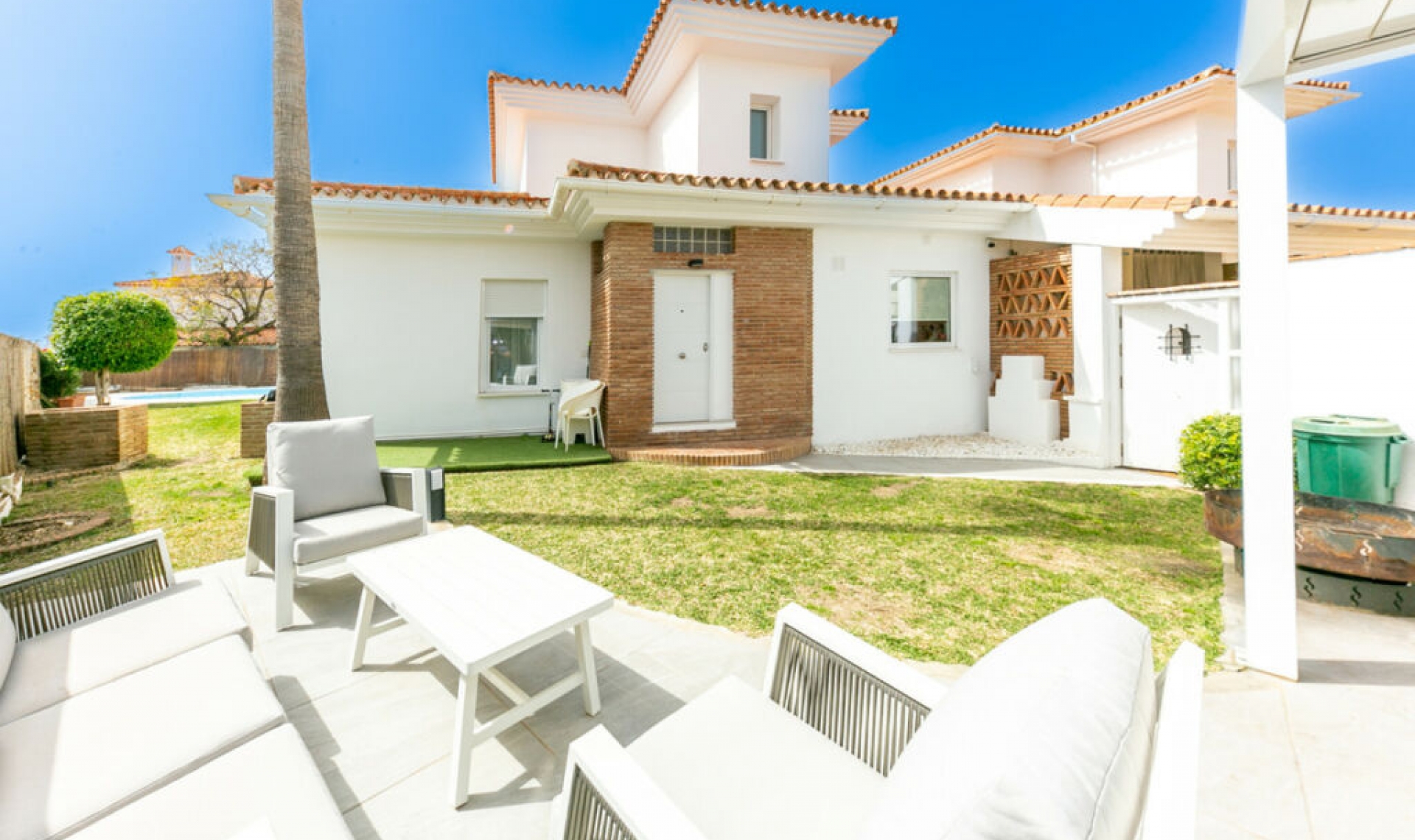 Resale - House -
Fuengirola