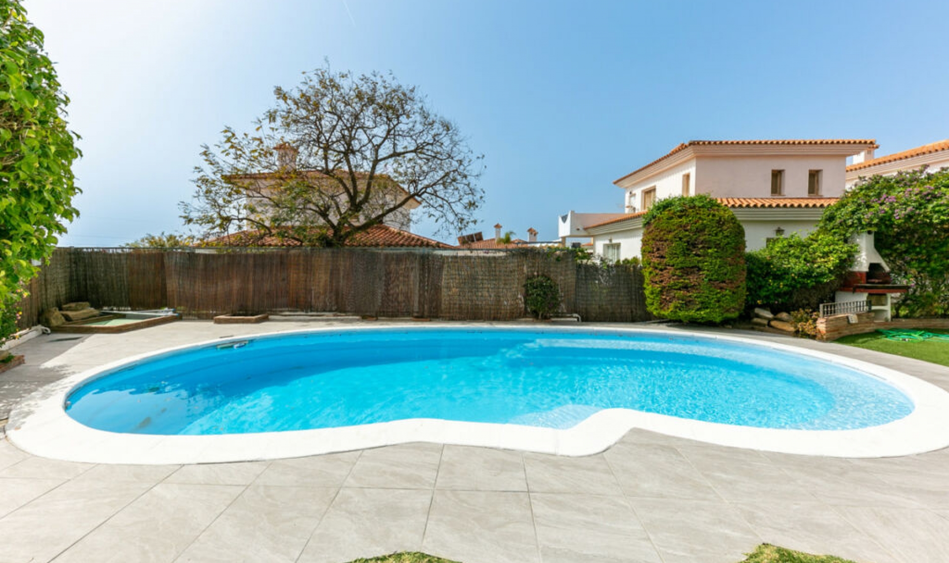 Resale - House -
Fuengirola